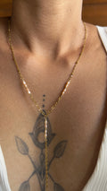 Collier doré Riviera avec perles d’eau douce crème/orangée et pendentif acier inoxydable – Séréna
