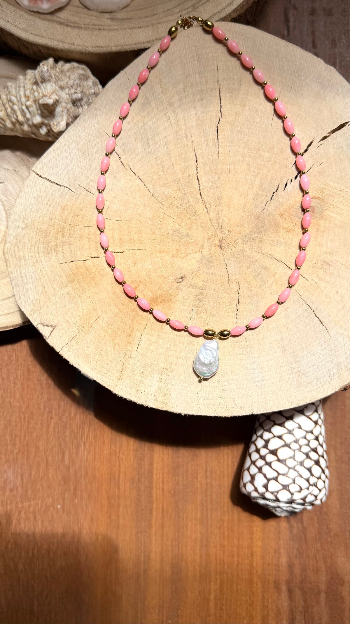 Collier Bambou de mer rose & Perle d’eau douce baroque