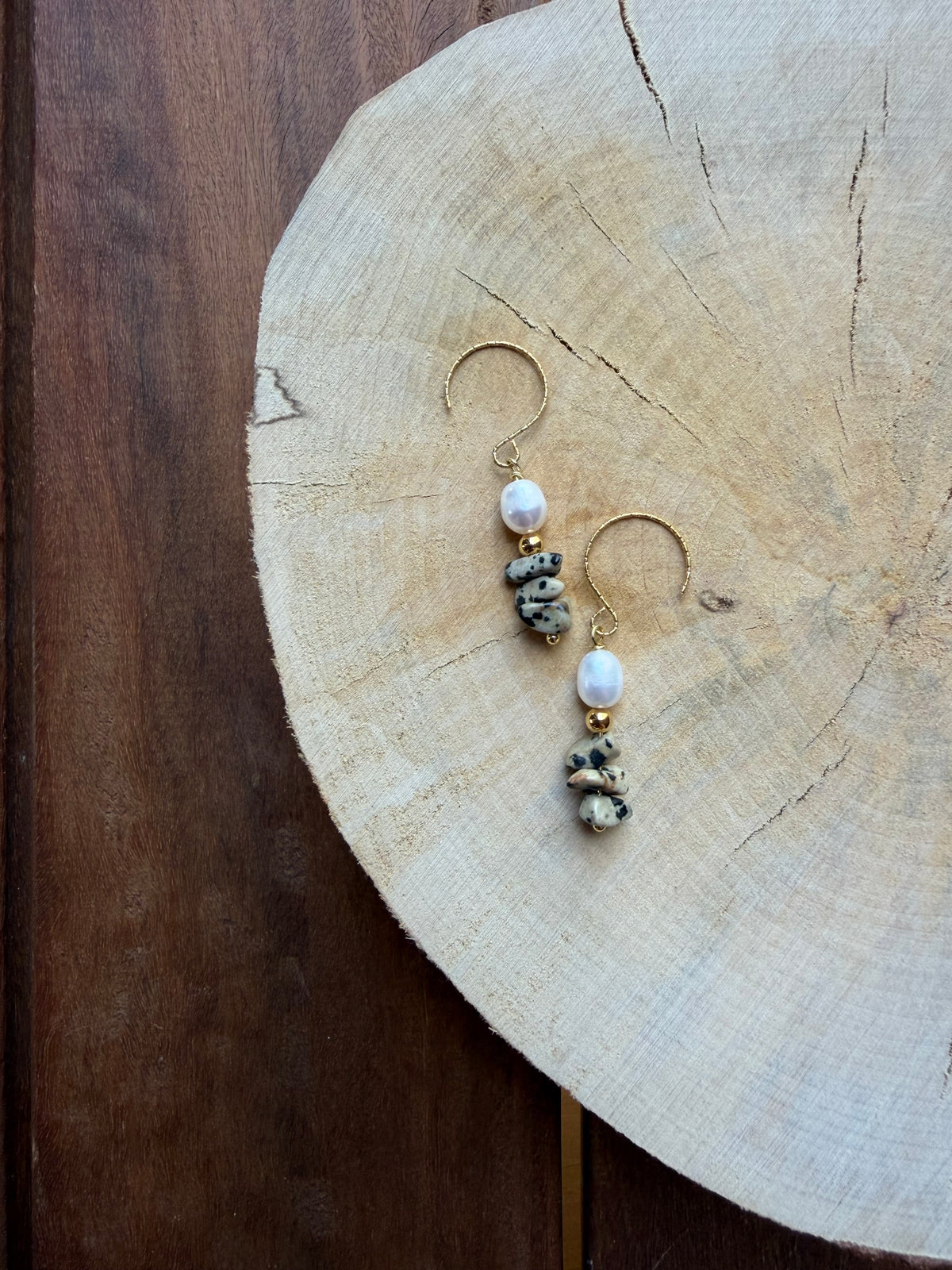 Boucles d’Oreilles Jaspe Dalmatien, Perle d’Eau Douce & Hématite Dorée