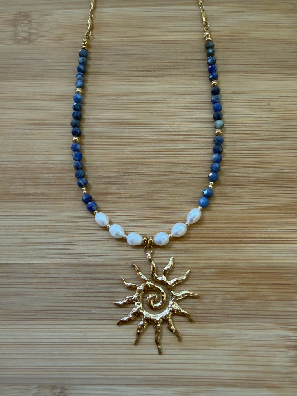 Collier Solea– Perles d’eau douce & Lapis-Lazuli- chaîne en acier inoxydable
