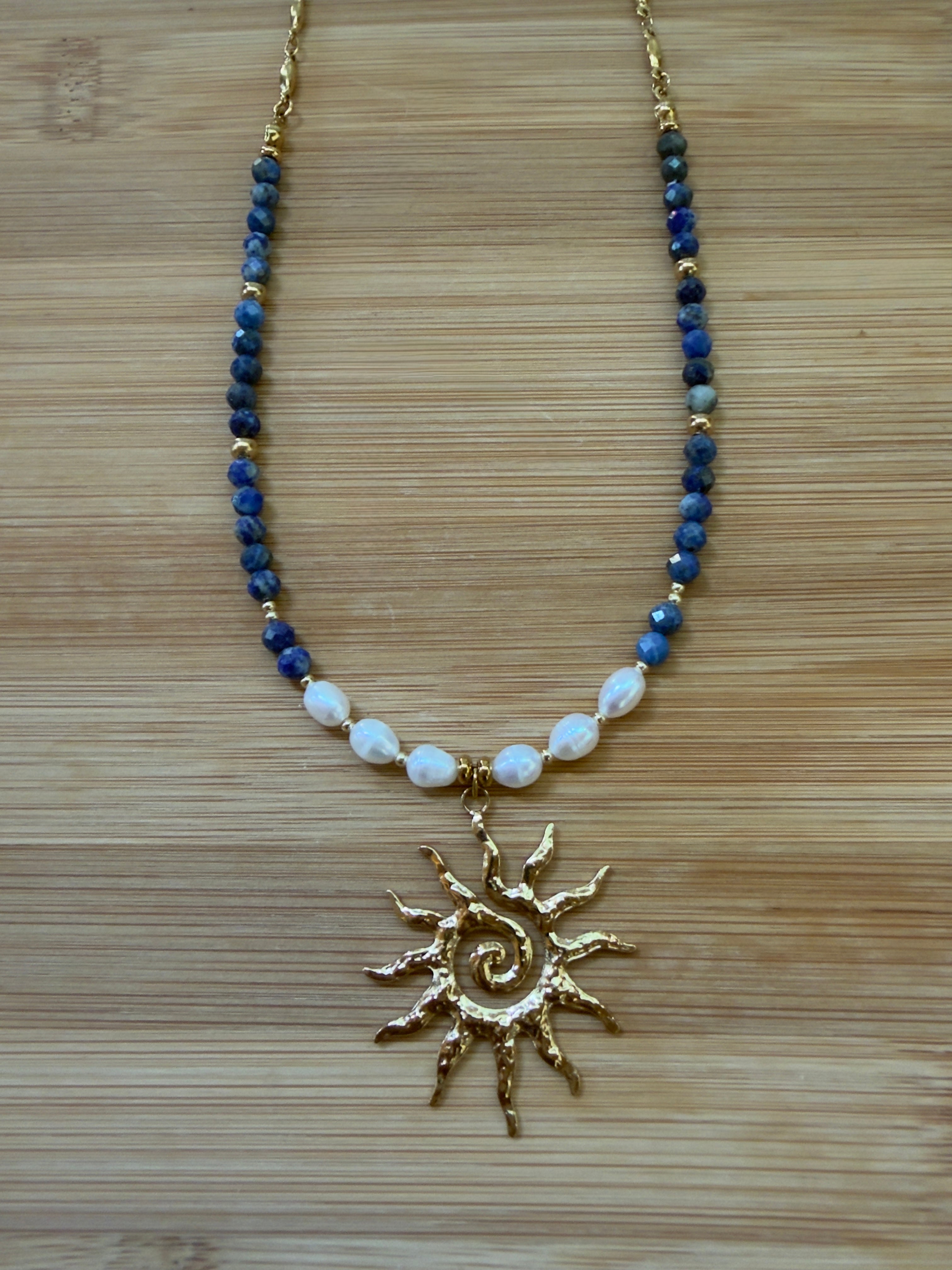 Collier Solea– Perles d’eau douce & Lapis-Lazuli- chaîne en acier inoxydable