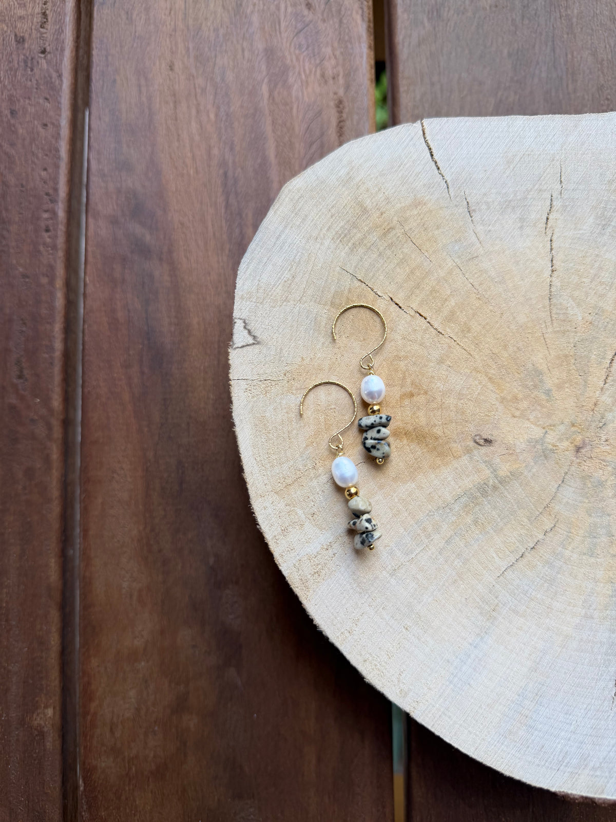 Boucles d’Oreilles Jaspe Dalmatien, Perle d’Eau Douce & Hématite Dorée
