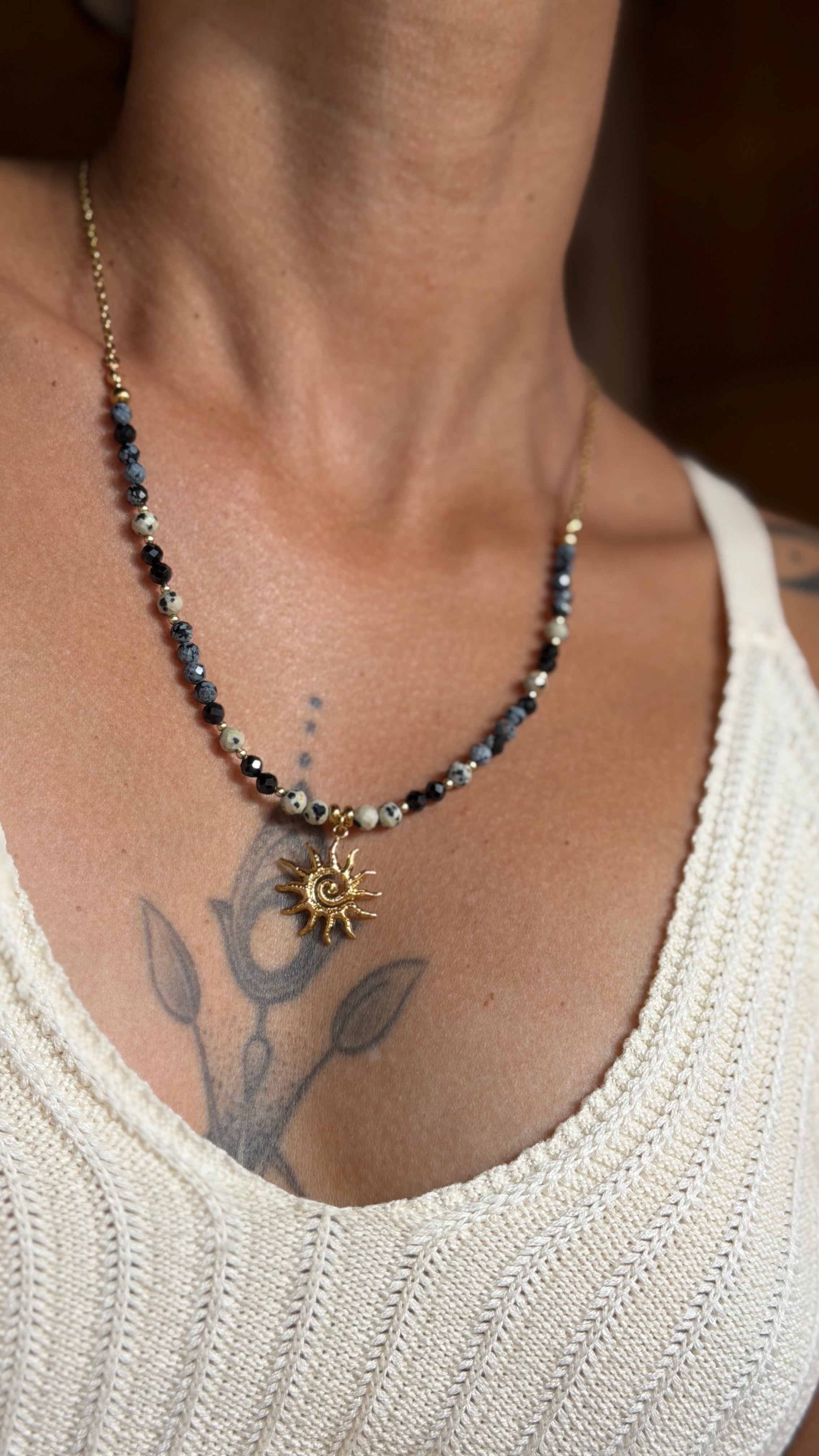 Collier Éclat Solaire – Obsidienne neige, jaspe dalmatien et spinelle noire