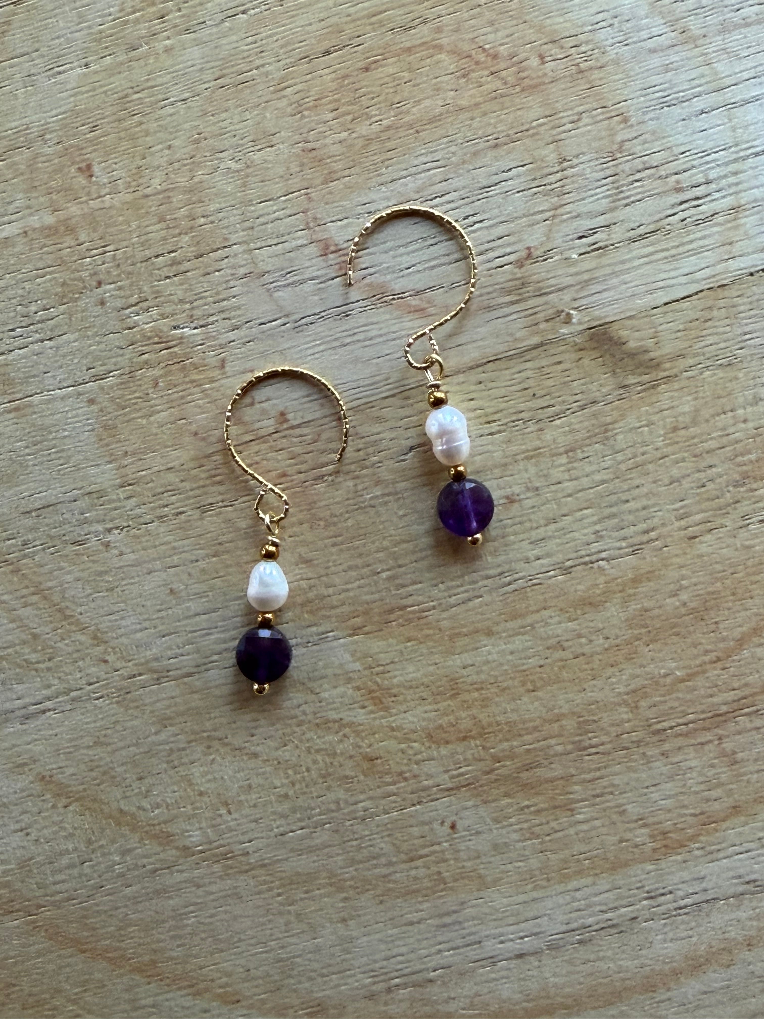 Boucles d’oreilles Améthyste, Hématite Dorée & Perle d’Eau Douce