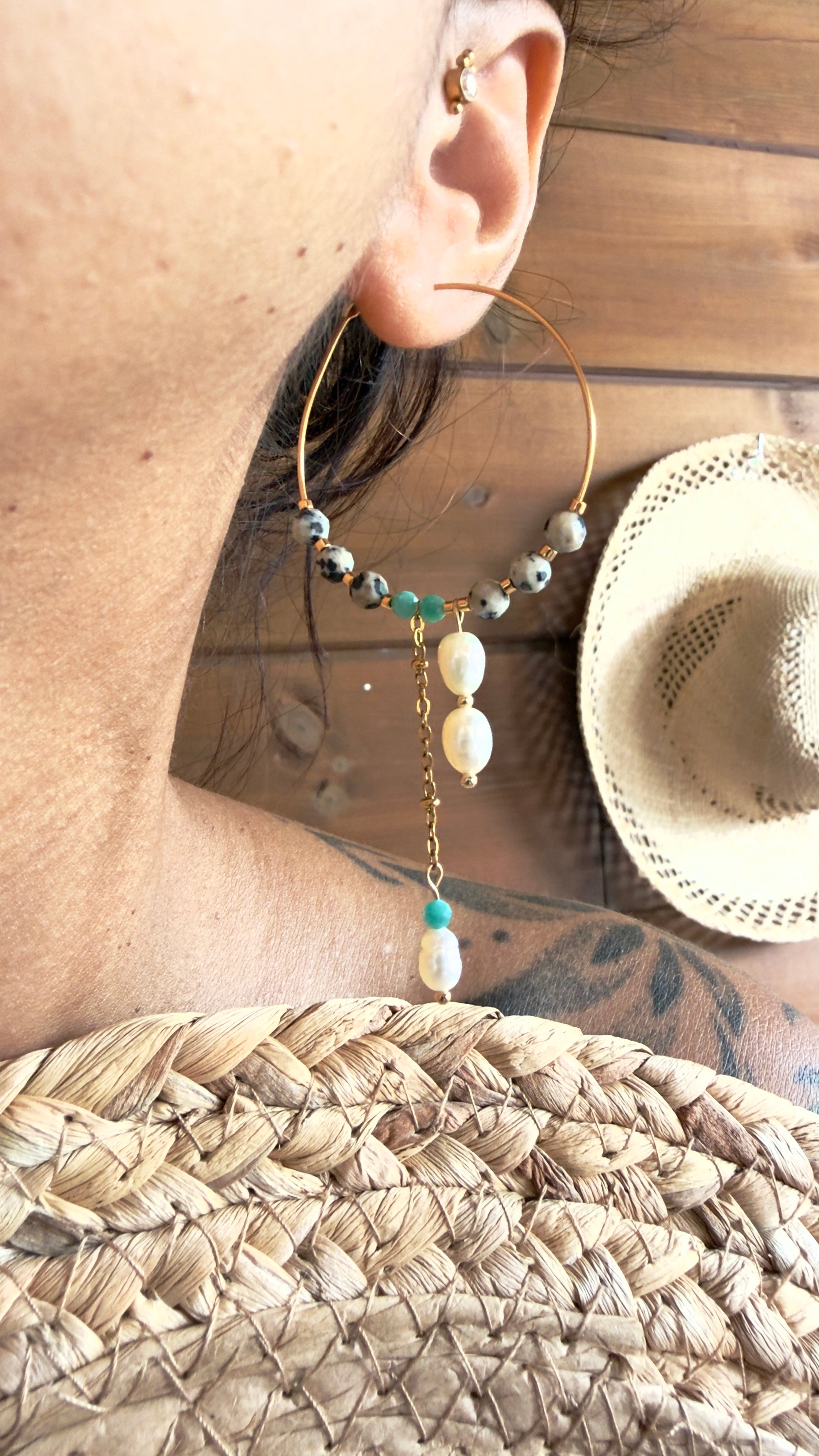 Boucles d’oreilles Naé – Amazonite, jaspe dalmatien et perles d’eau douce