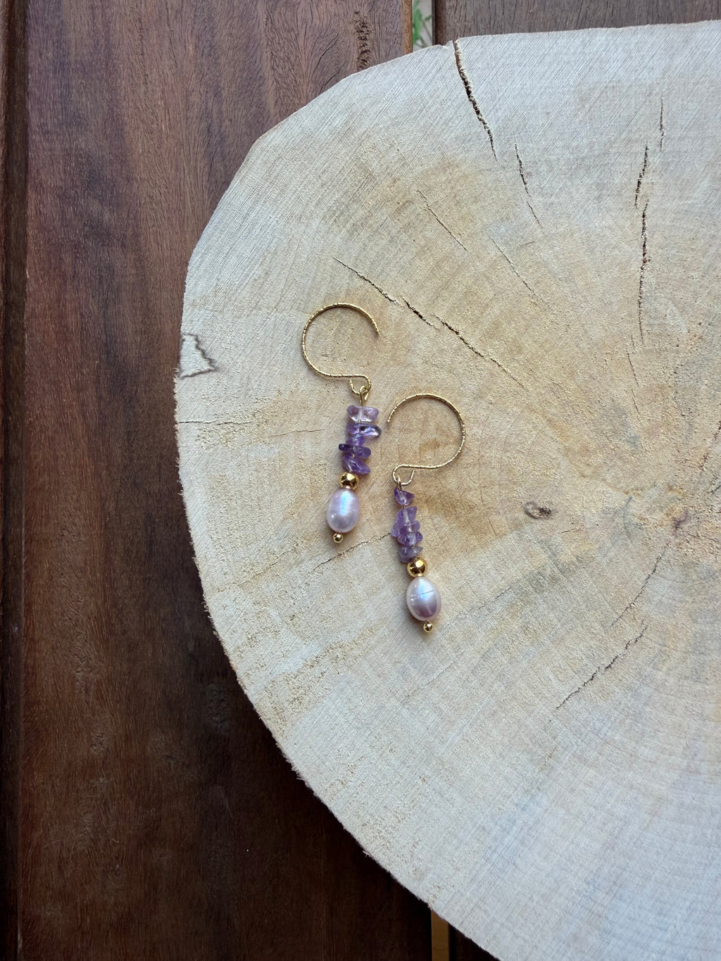 Boucles d’Oreilles Améthyste, Perle d’Eau Douce & Hématite Dorée