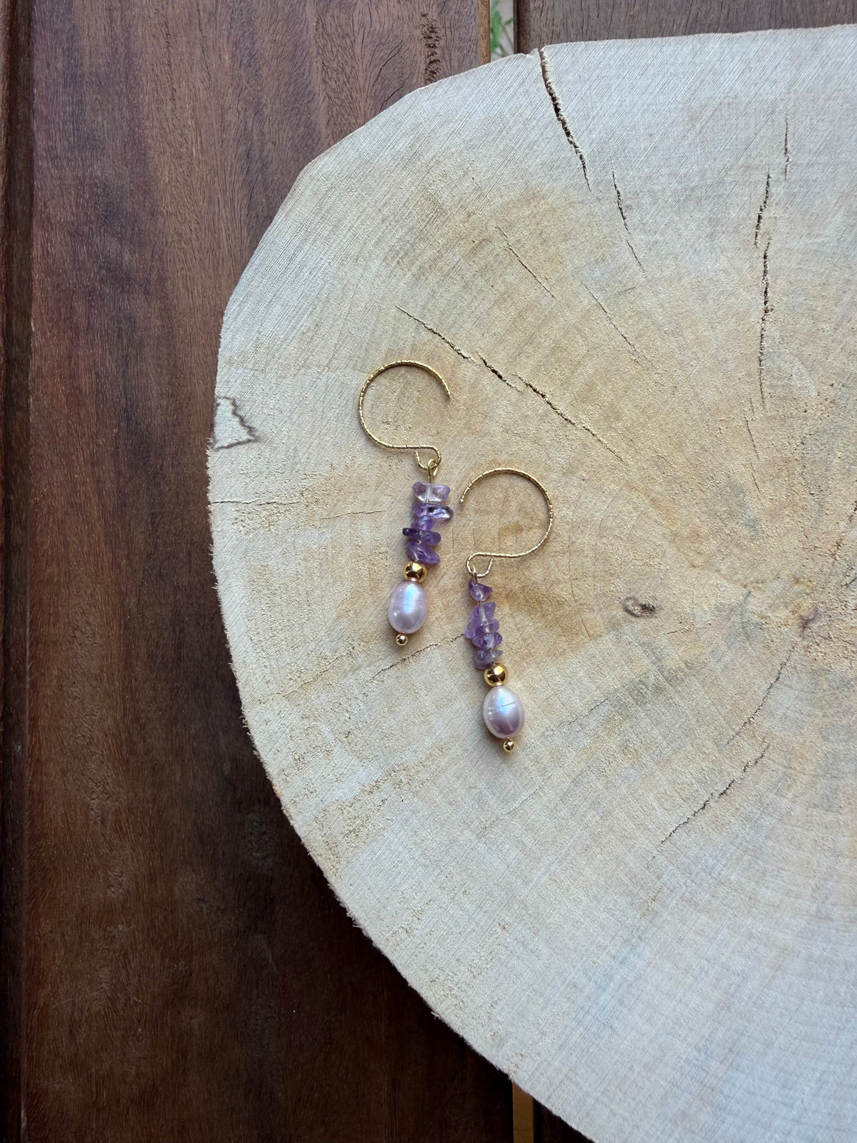 Boucles d’Oreilles Améthyste, Perle d’Eau Douce & Hématite Dorée