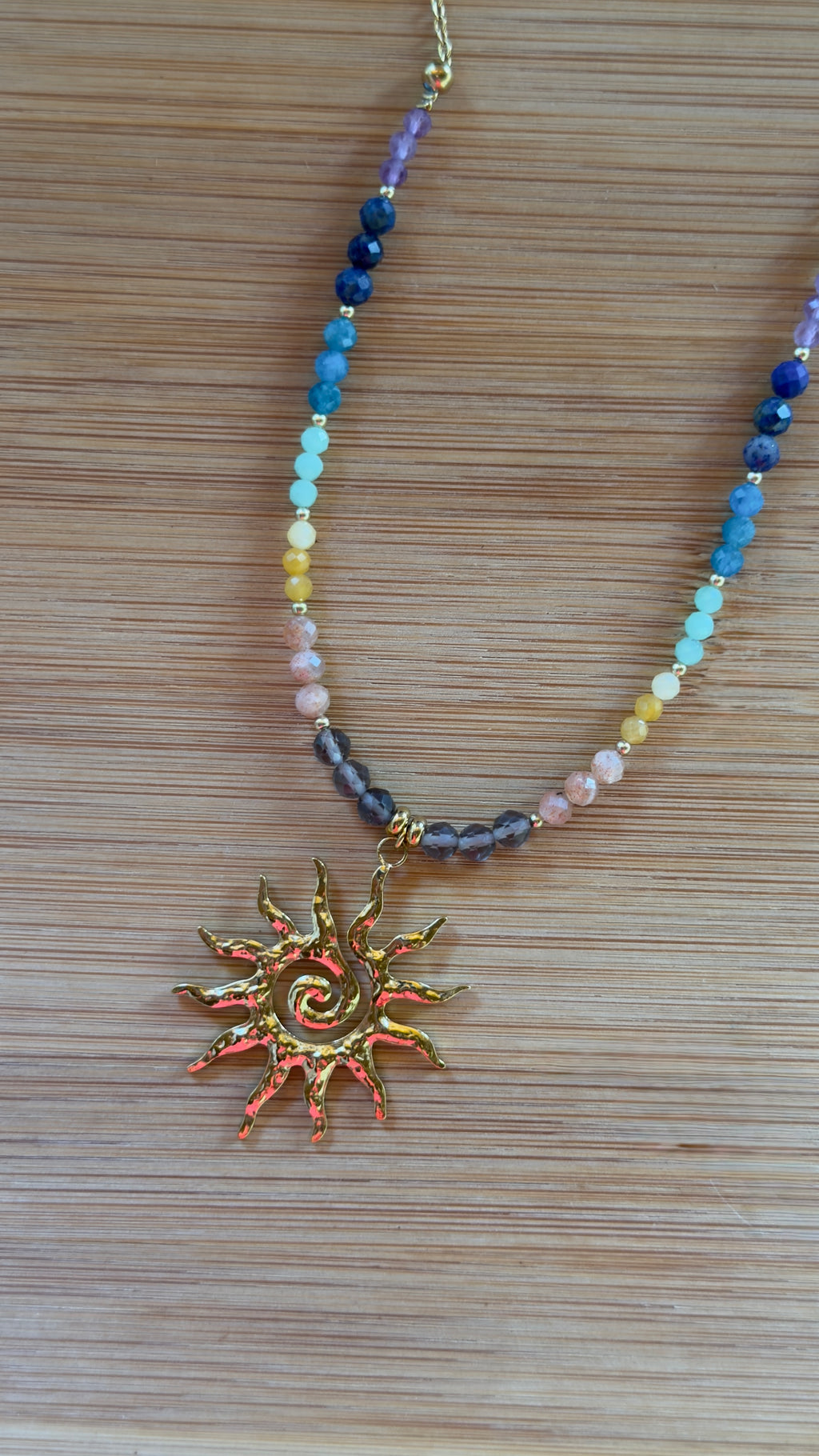 Collier Solaire – Équilibre des 7 Chakras