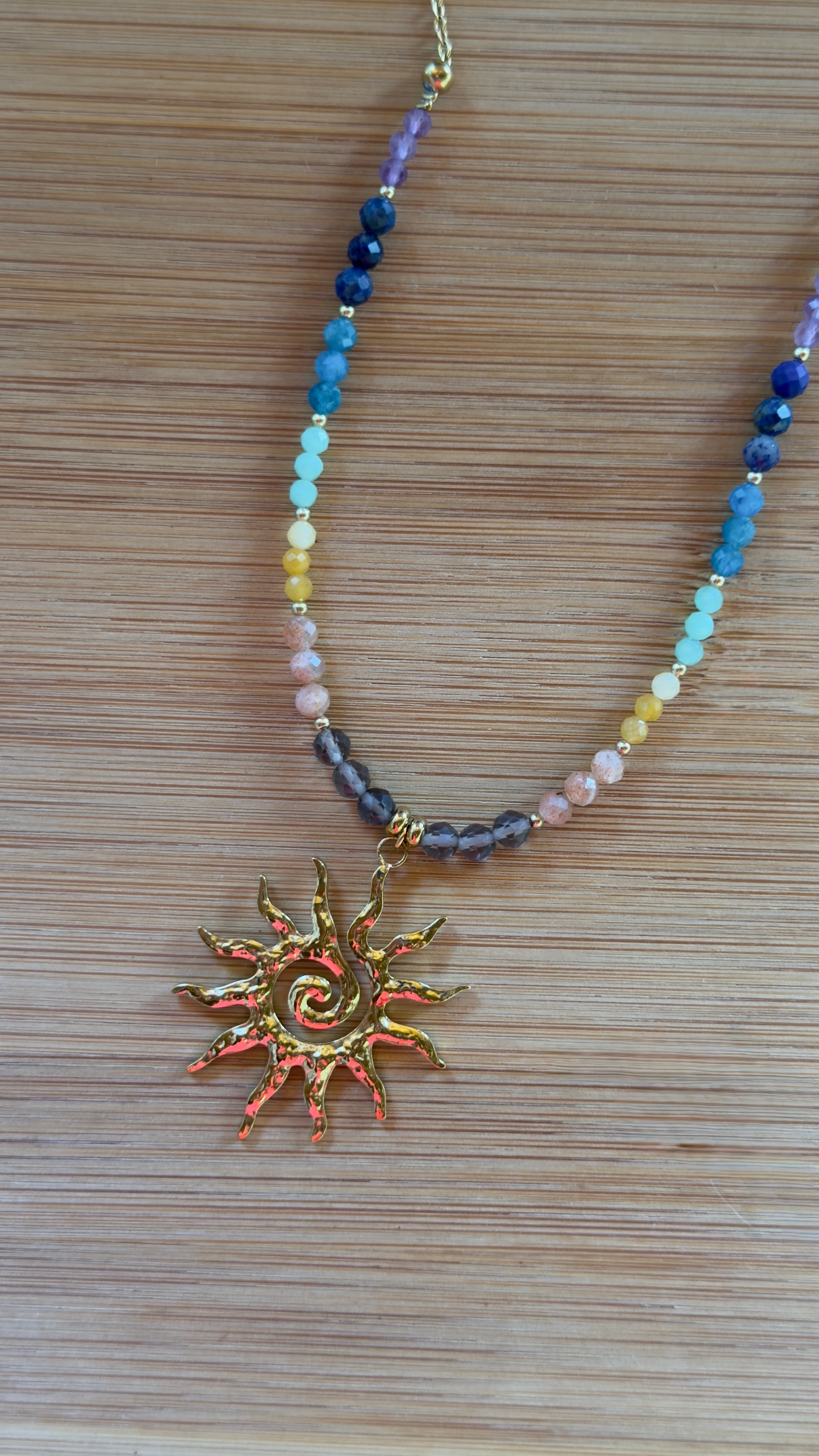 Collier Solaire – Équilibre des 7 Chakras