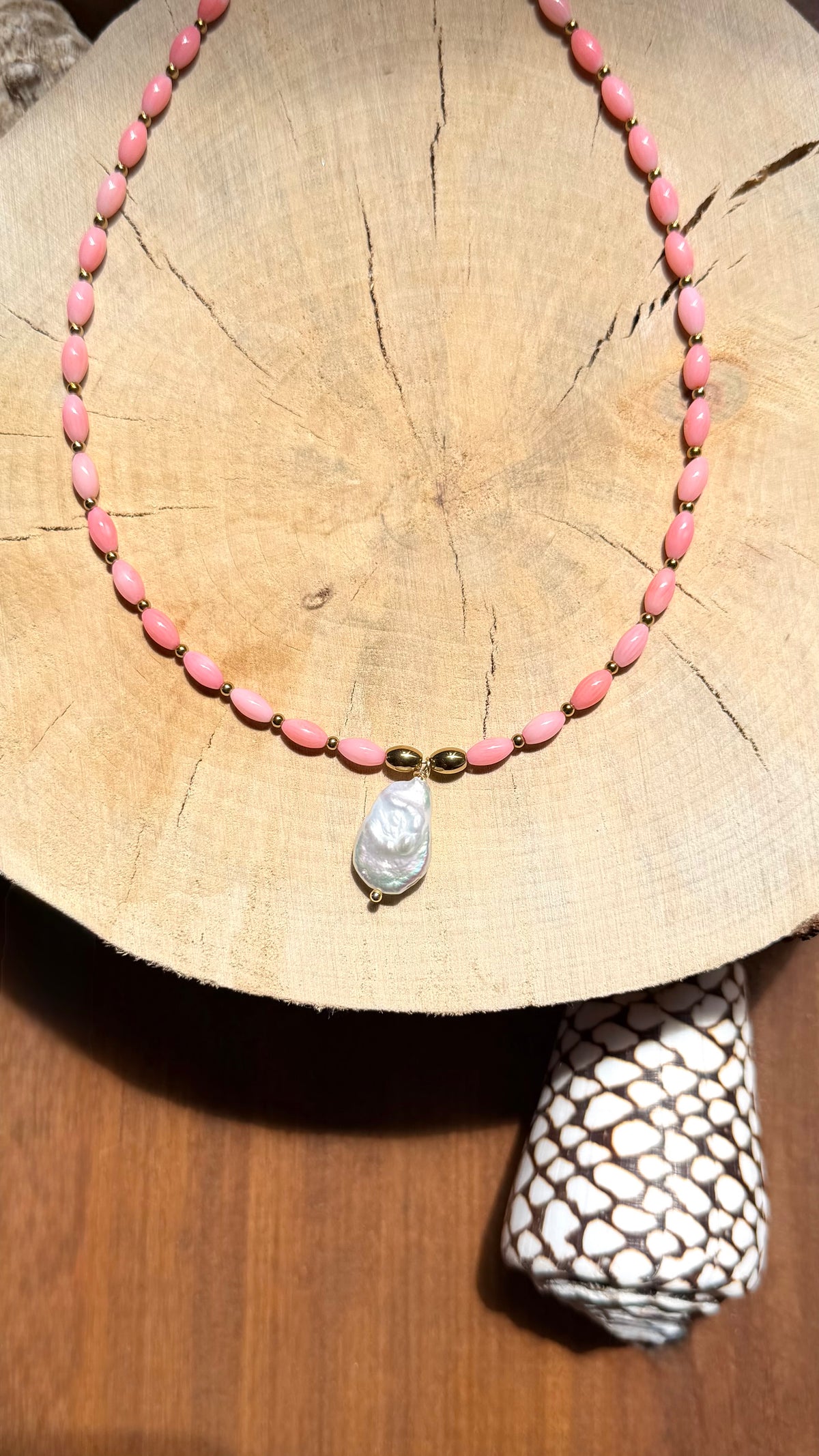 Collier Bambou de mer rose & Perle d’eau douce baroque