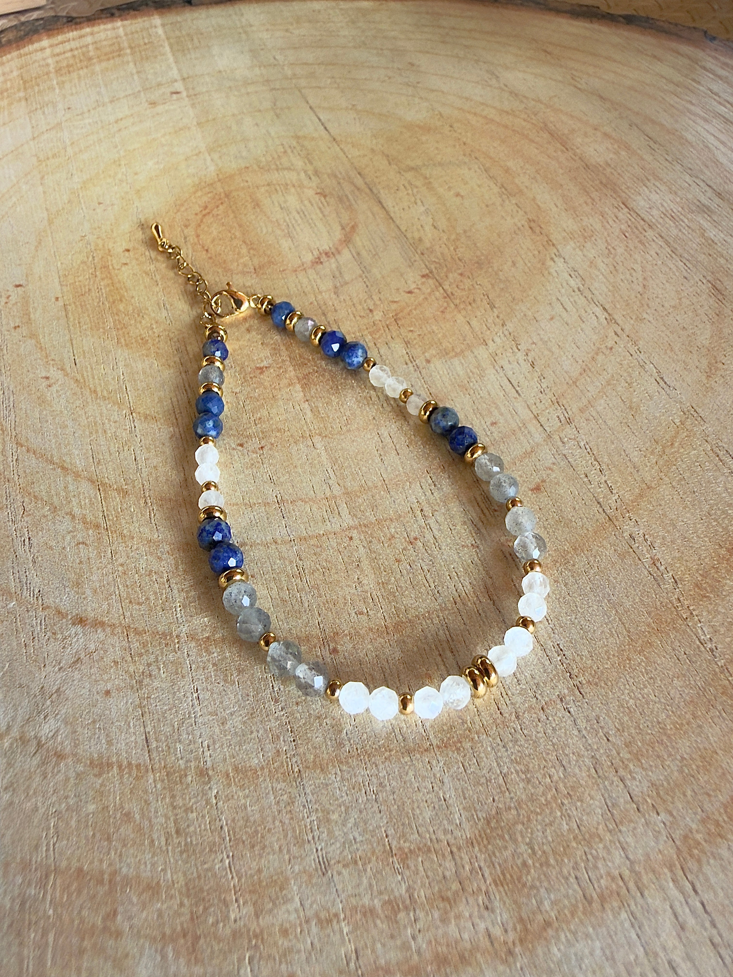 Bracelet en pierres naturelles lapis lazuli, pierre de lune et labradorite – Sélina