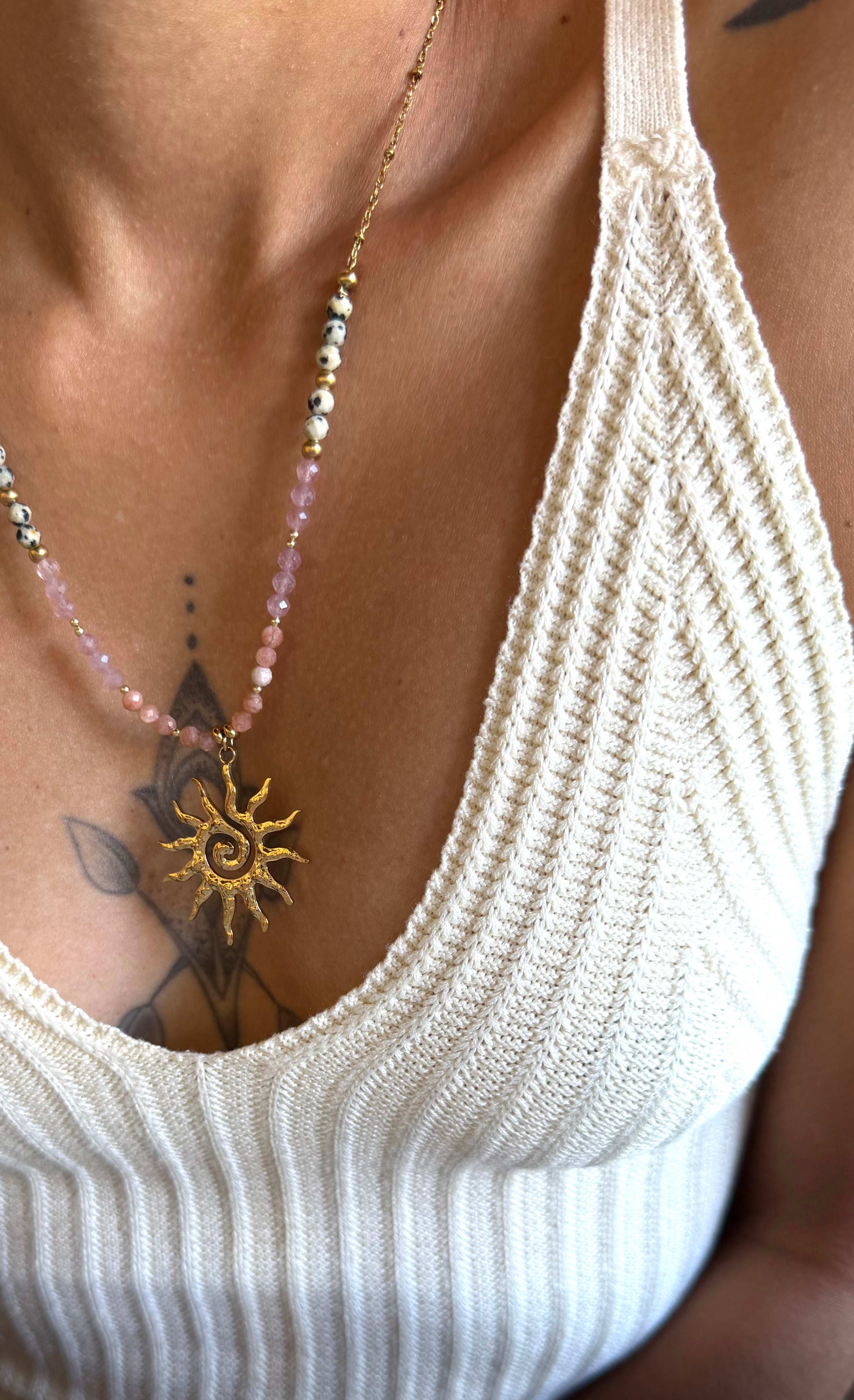 ✨ Collier Solaire Pierre du Soleil, Quartz Fraise & Jaspe Dalmatien – Acier Inoxydable