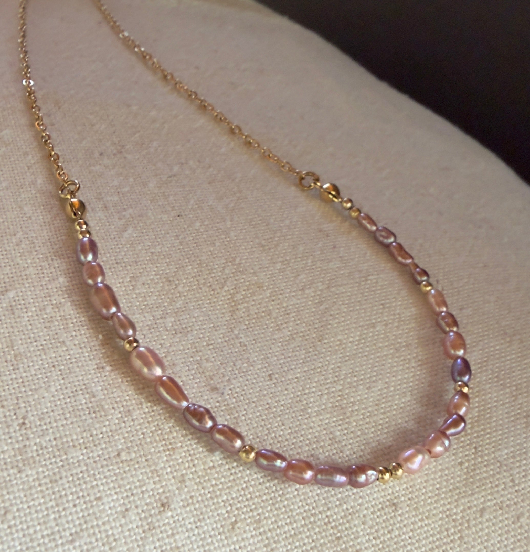 Collier Riviera minimaliste avec mini perles d’eau douce crème – Lunéa