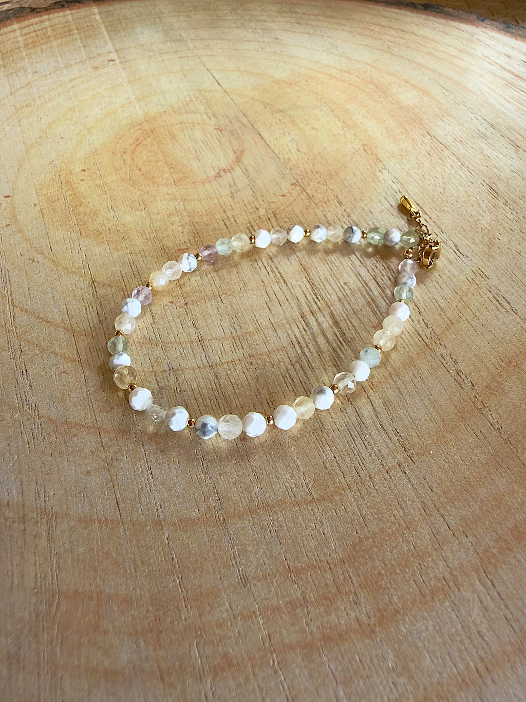 Bracelet en pierres naturelles howlite, fluorine et citrine – Léana