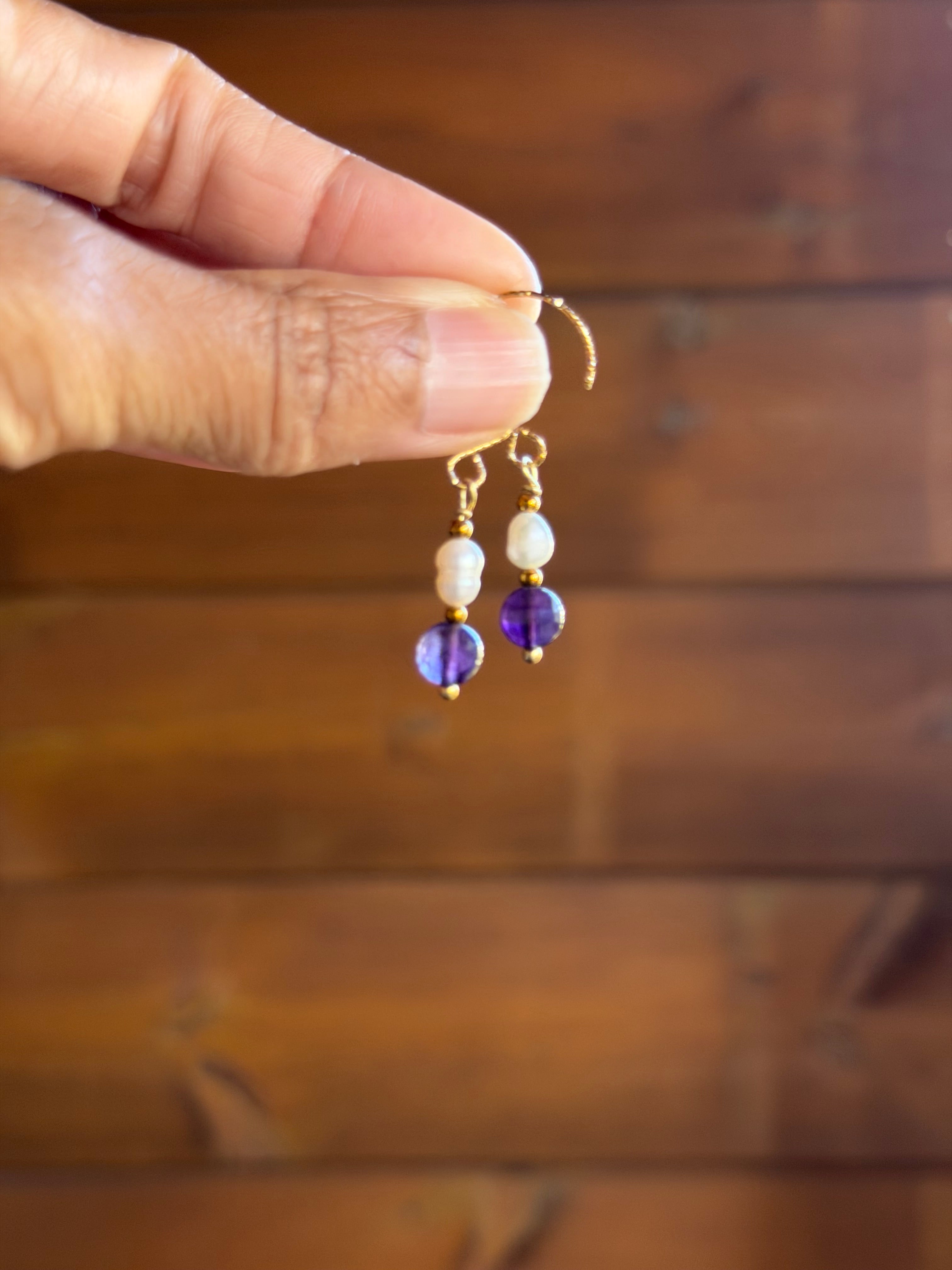 Boucles d’oreilles Améthyste, Hématite Dorée & Perle d’Eau Douce