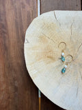 Boucles d’Oreilles Apatite Bleue, Perle d’Eau Douce & Hématite Dorée