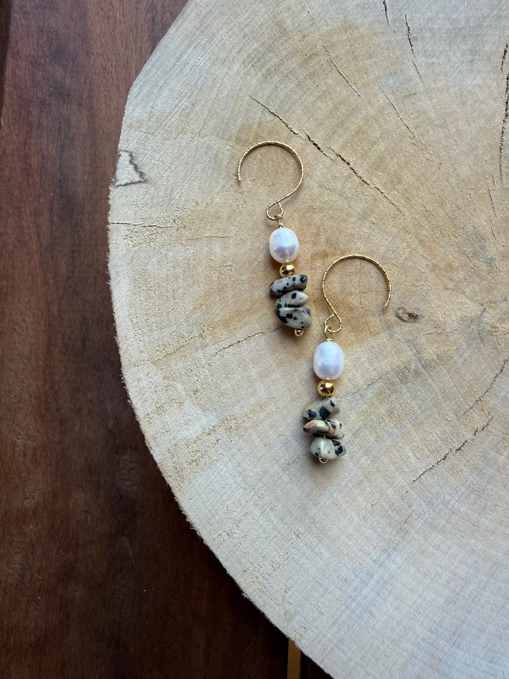 Boucles d’Oreilles Jaspe Dalmatien, Perle d’Eau Douce & Hématite Dorée