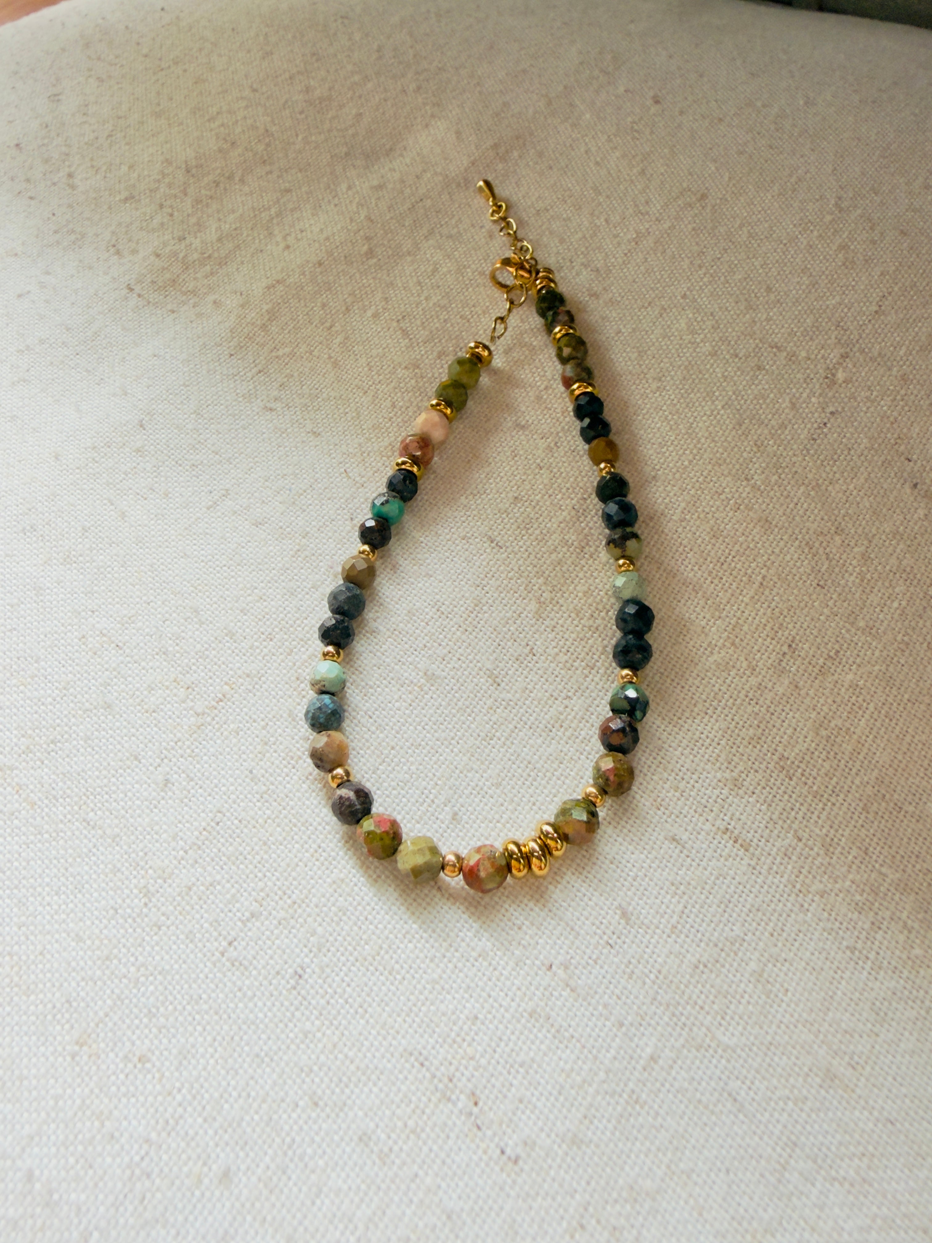 Bracelet en pierres naturelles turquoise africaine et unakite – Élina