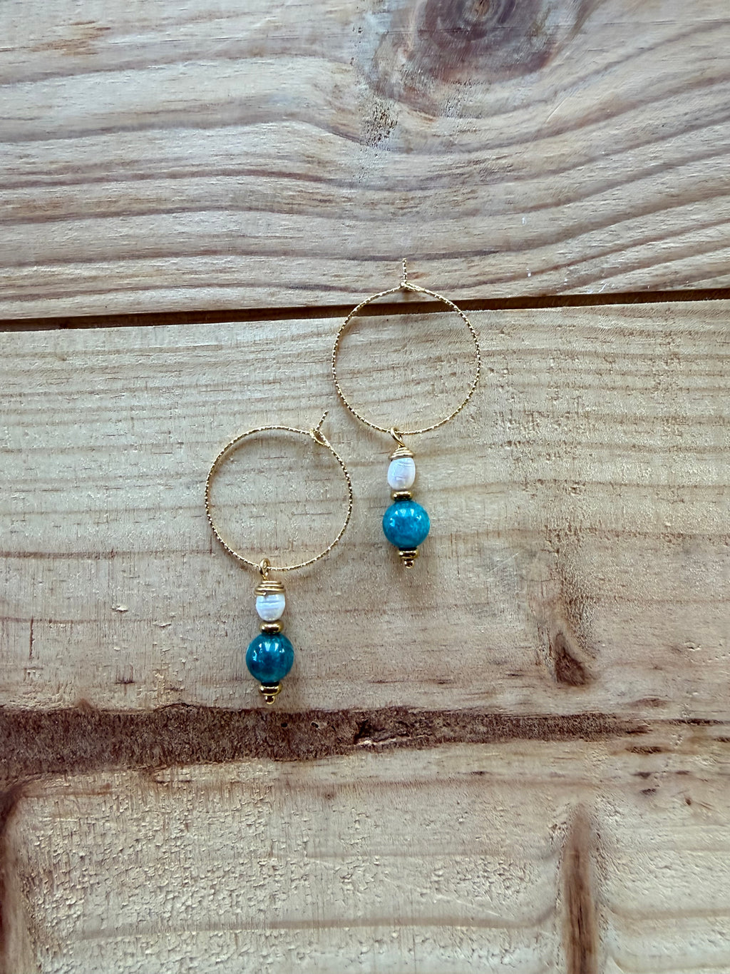 Boucles d’oreilles Apatite Bleue & Perle d’Eau Douce