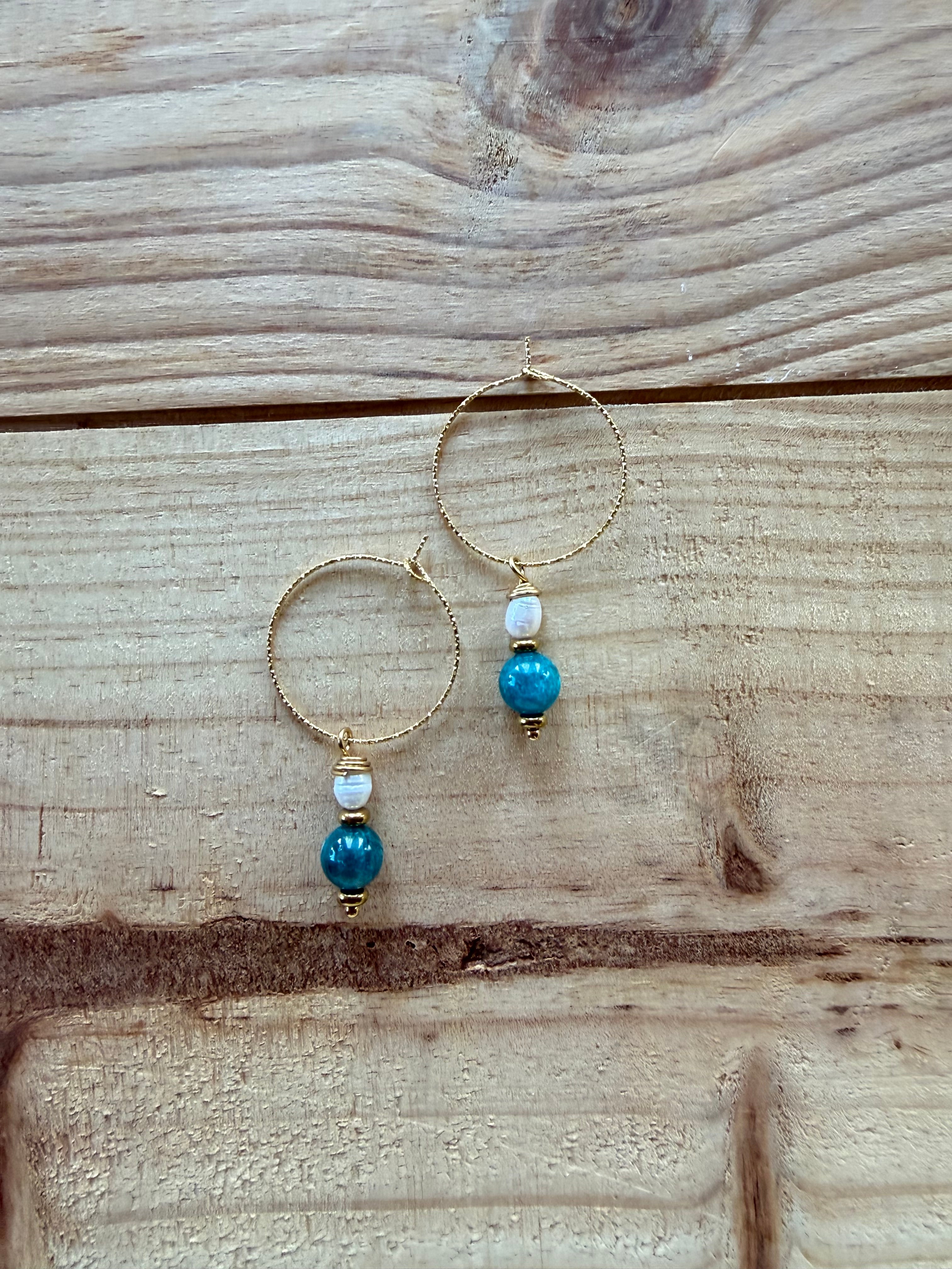 Boucles d’oreilles Apatite Bleue & Perle d’Eau Douce