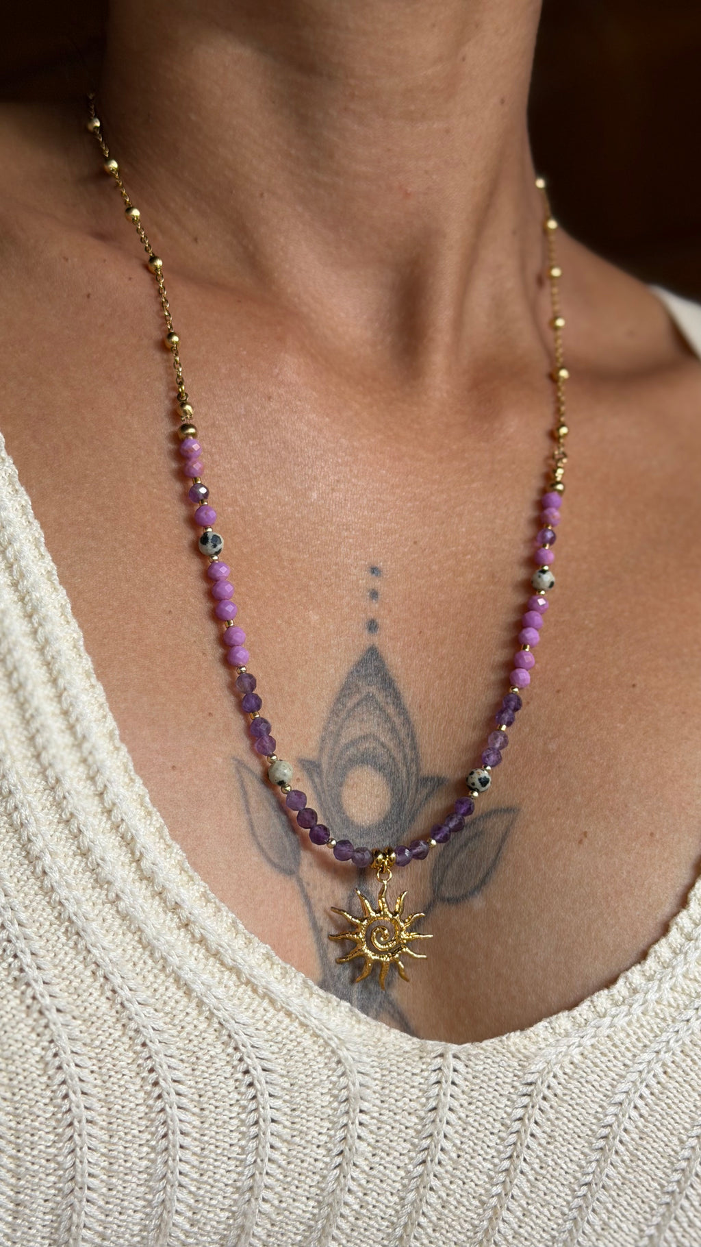 Collier Aura Solaire – Améthyste, phosphosidérite et jaspe dalmatien