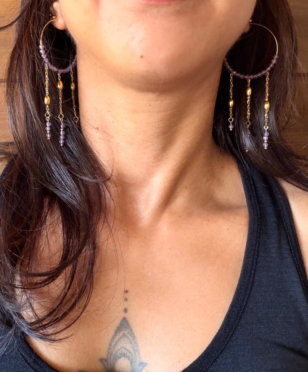 Boucles d’oreilles Ysia – Améthyste naturelle et chaînes en acier inoxydable