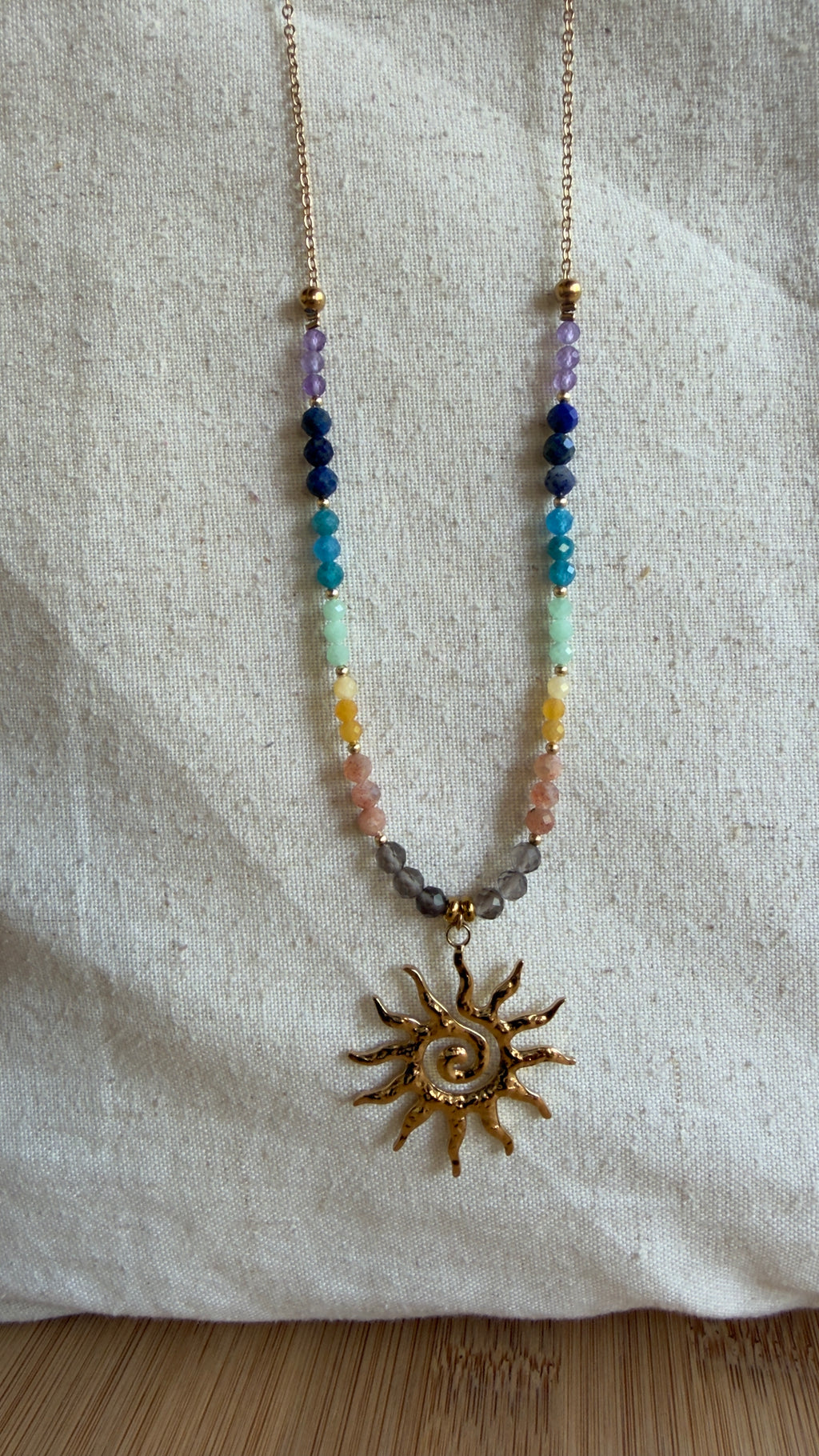 Collier Solaire – Équilibre des 7 Chakras