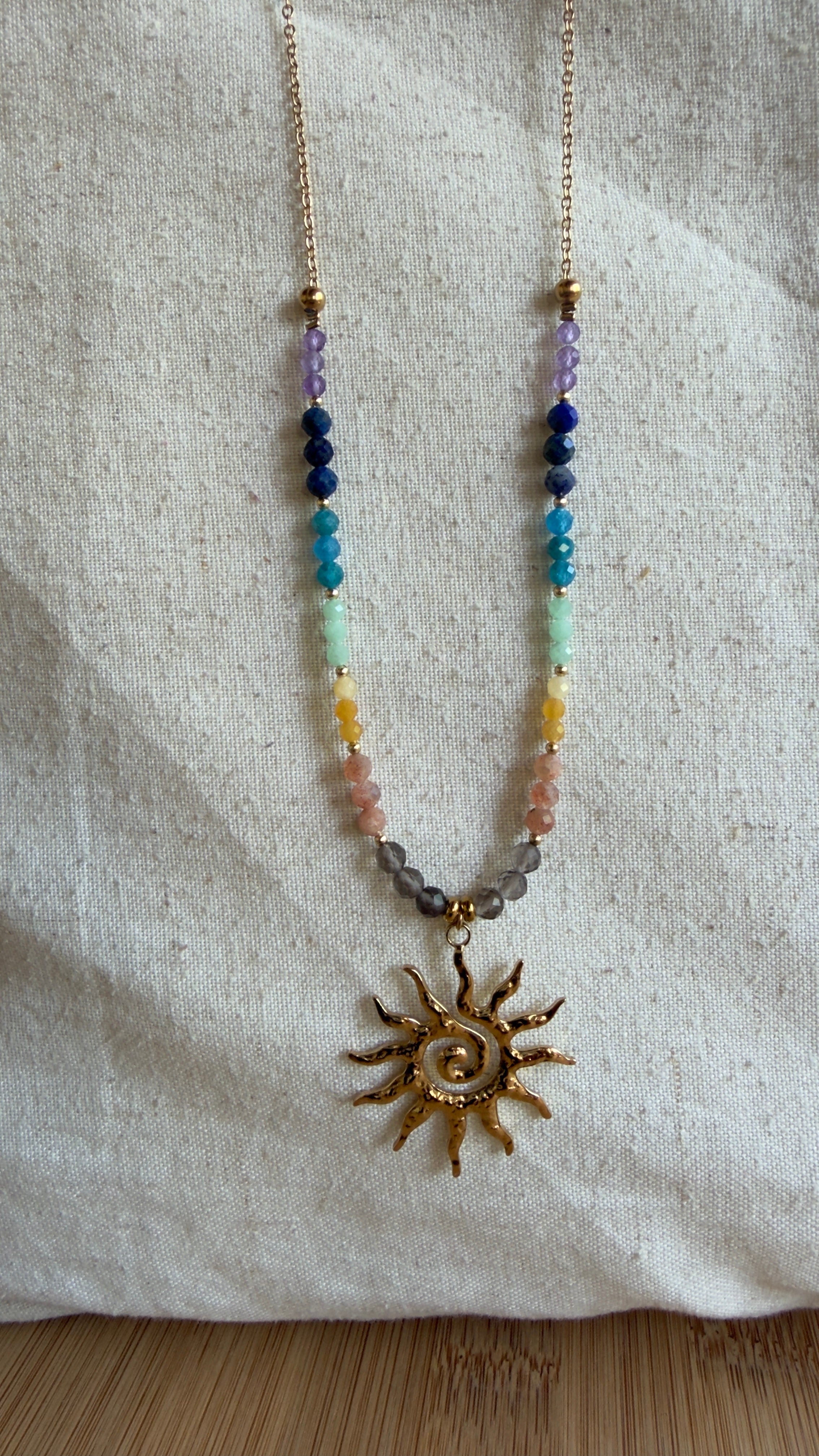 Collier Solaire – Équilibre des 7 Chakras