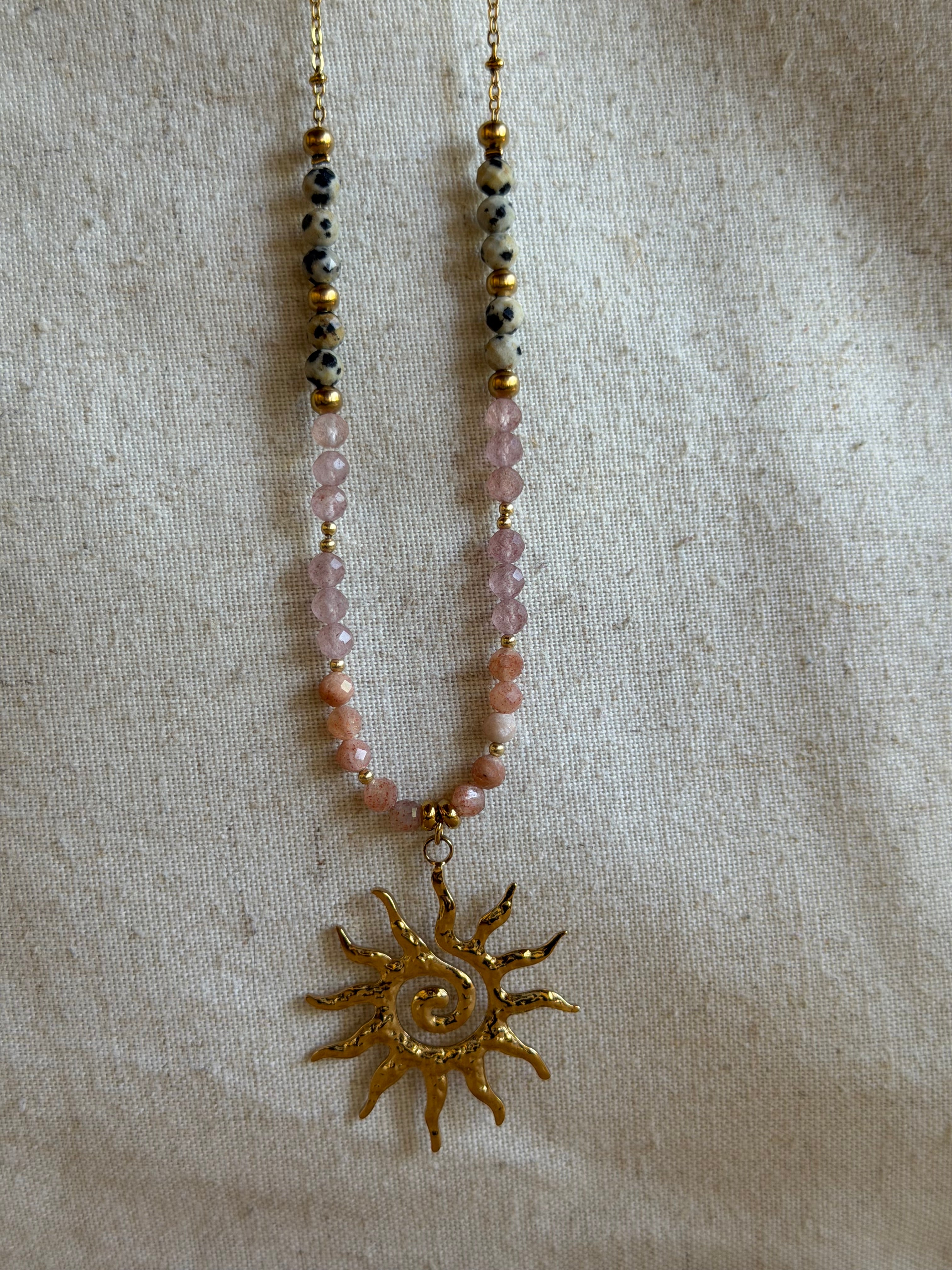 ✨ Collier Solaire Pierre du Soleil, Quartz Fraise & Jaspe Dalmatien – Acier Inoxydable