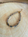 Bracelet en pierres naturelles hématite et quartz fumé avec perles dorées en acier inoxydable – Naya