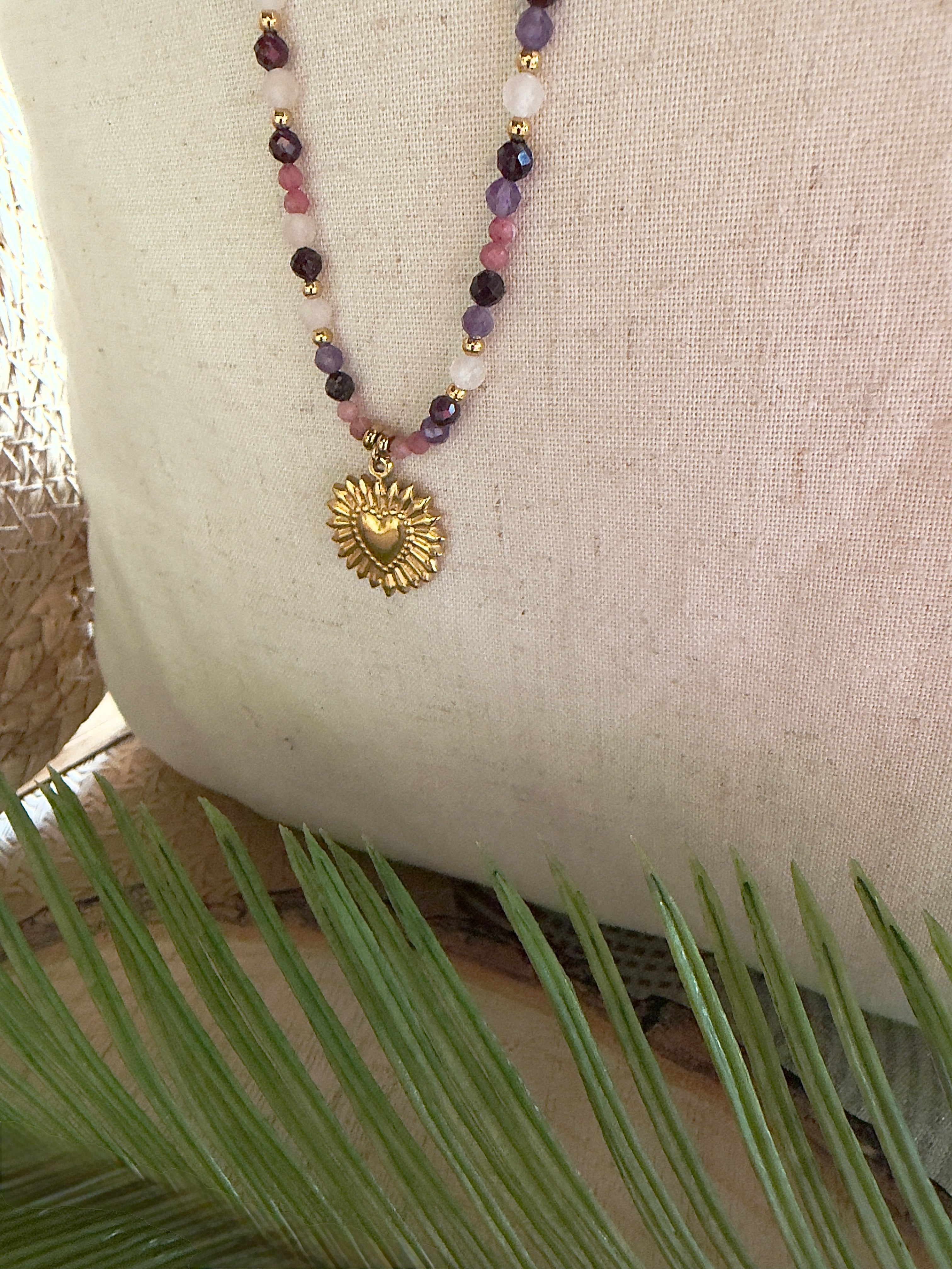 Collier Kalia – Quartz rose, rhodonite, grenat et améthyste
