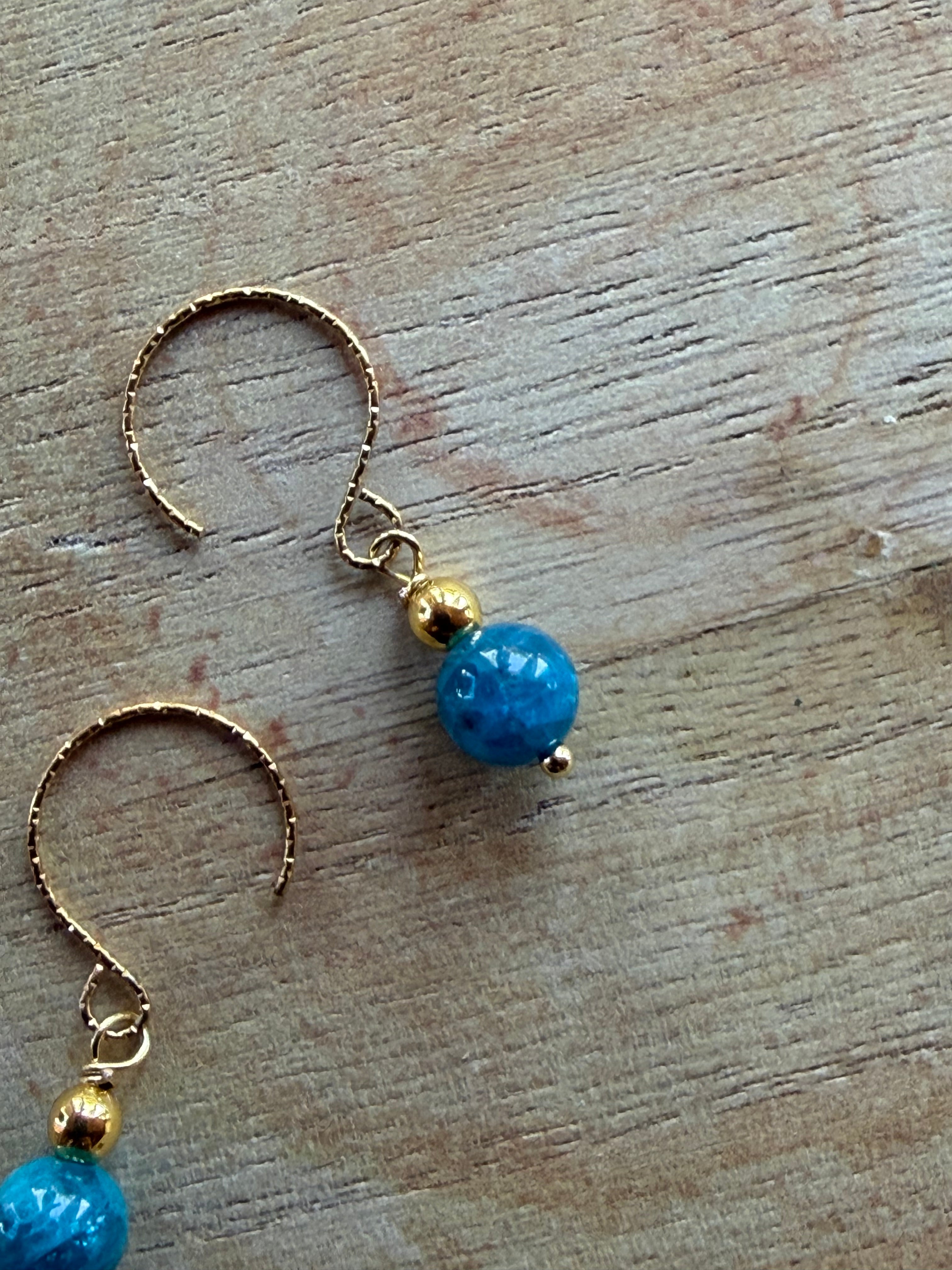 Boucles d’oreilles Apatite Bleue & Hématite Dorée