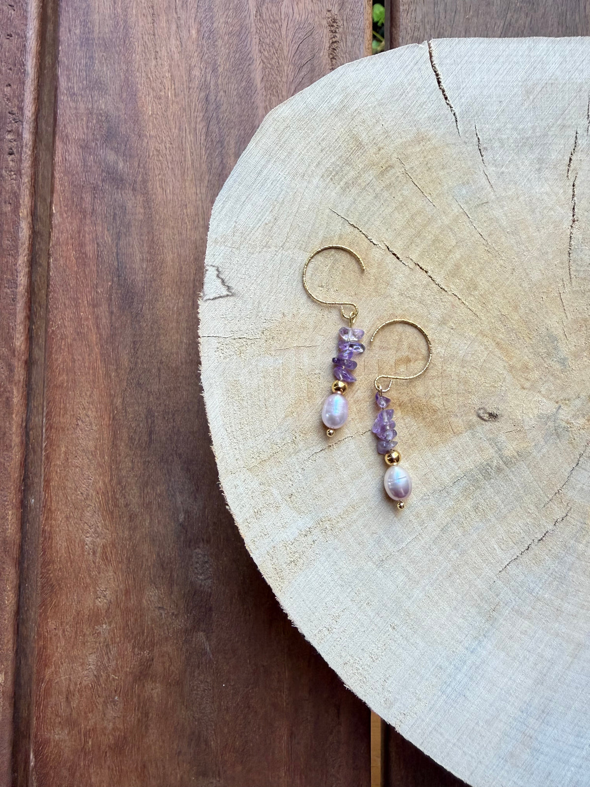 Boucles d’Oreilles Améthyste, Perle d’Eau Douce & Hématite Dorée