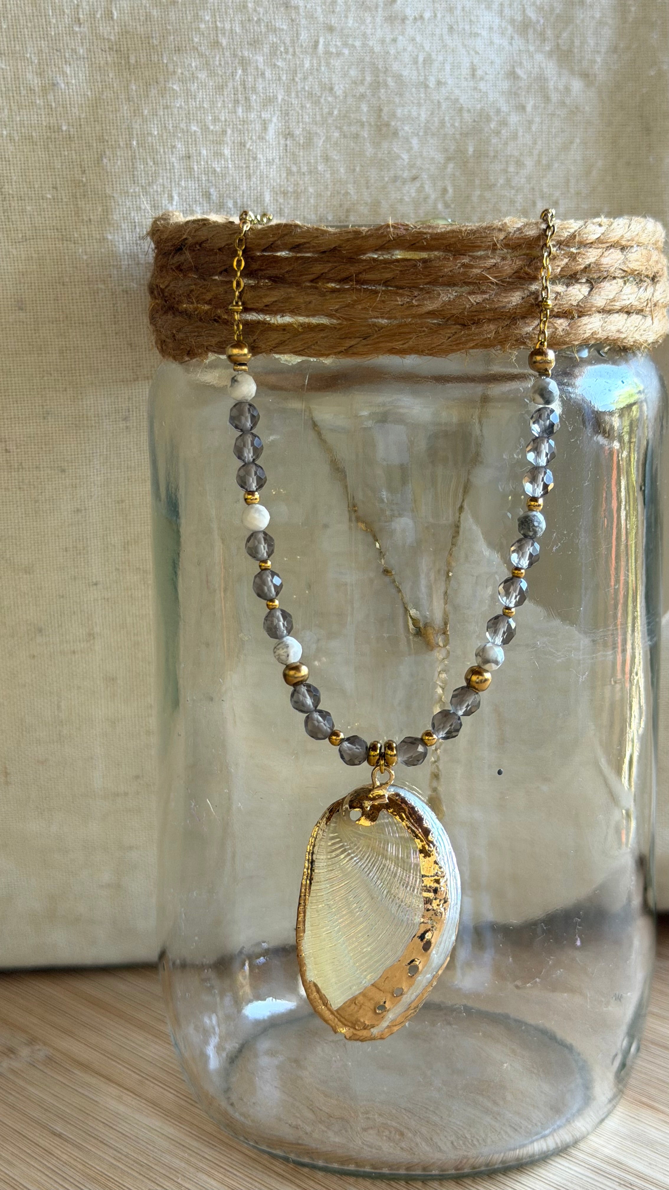 ✨ Collier Calypso – Howlite, Quartz Fumé & Coquillage Paua