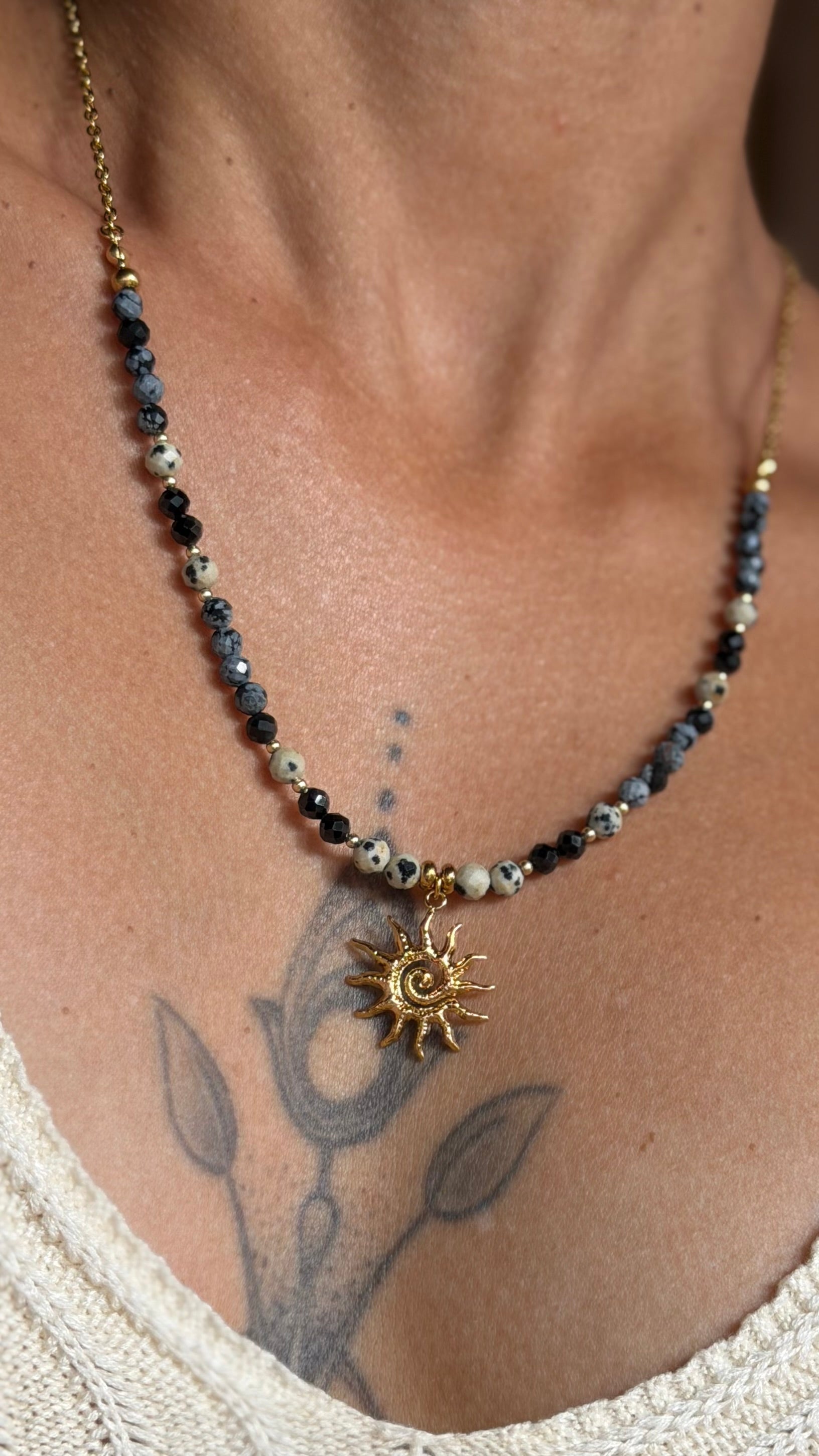 Collier Éclat Solaire – Obsidienne neige, jaspe dalmatien et spinelle noire
