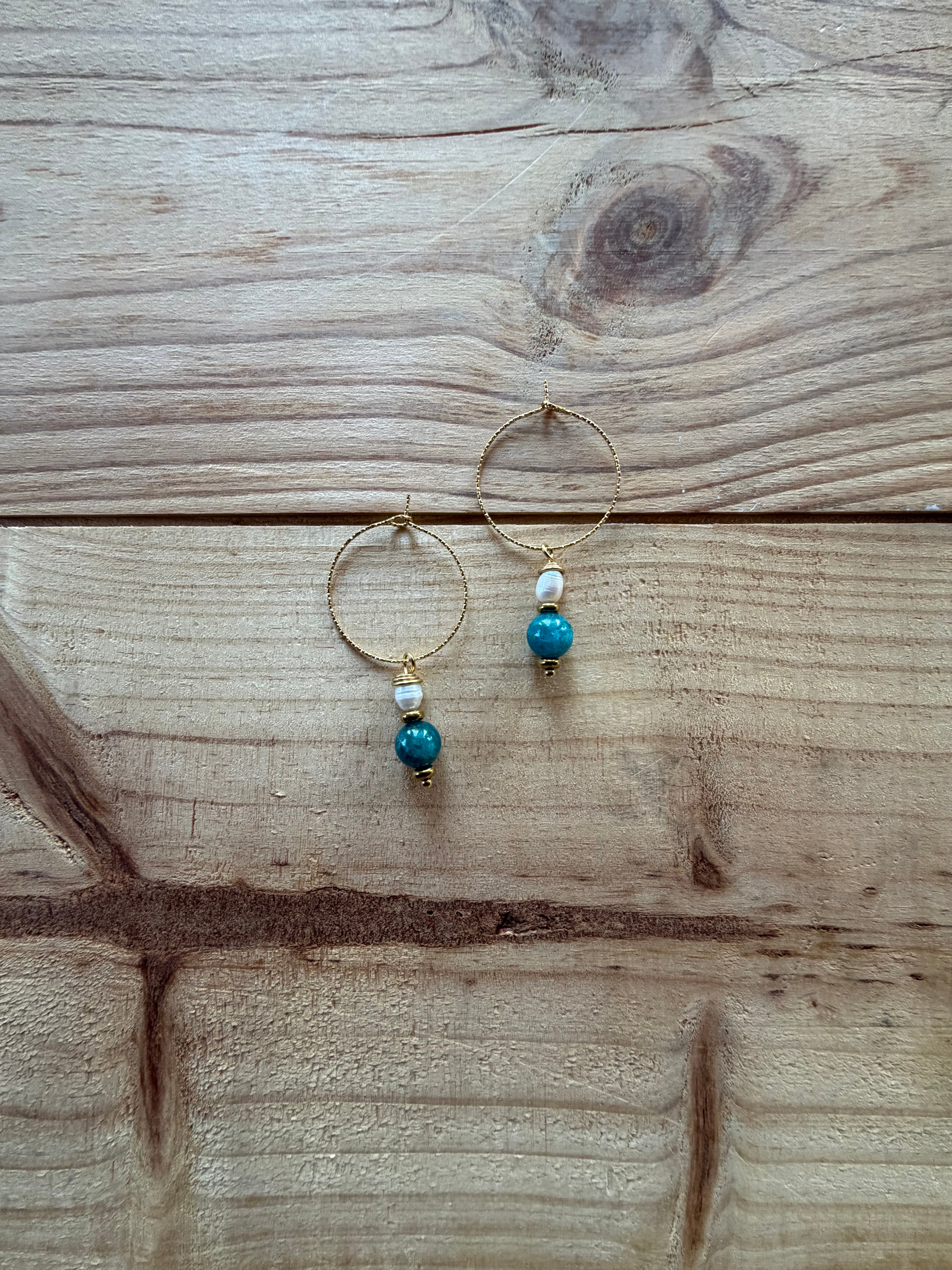 Boucles d’oreilles Apatite Bleue & Perle d’Eau Douce