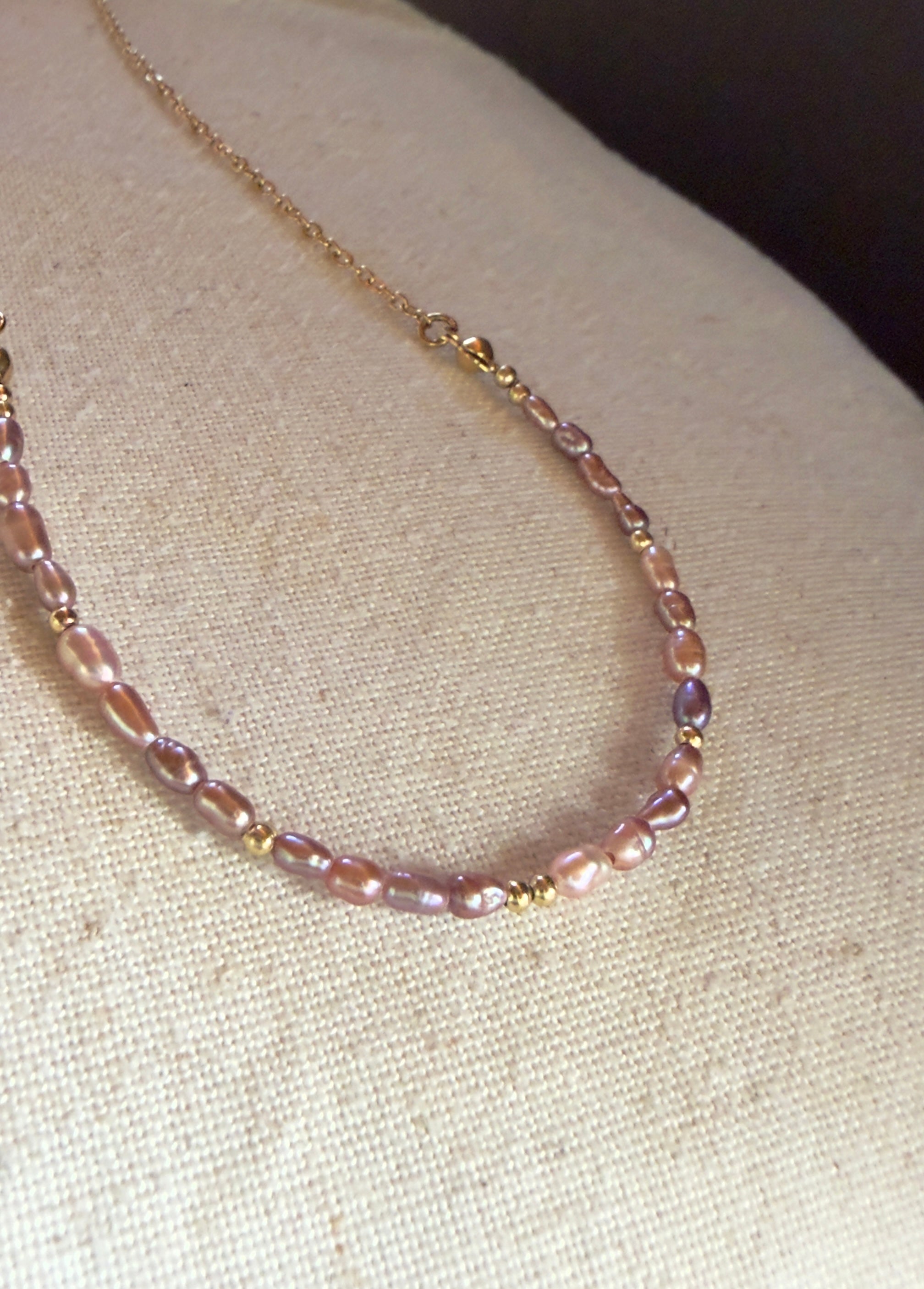 Collier Riviera minimaliste avec mini perles d’eau douce crème – Lunéa