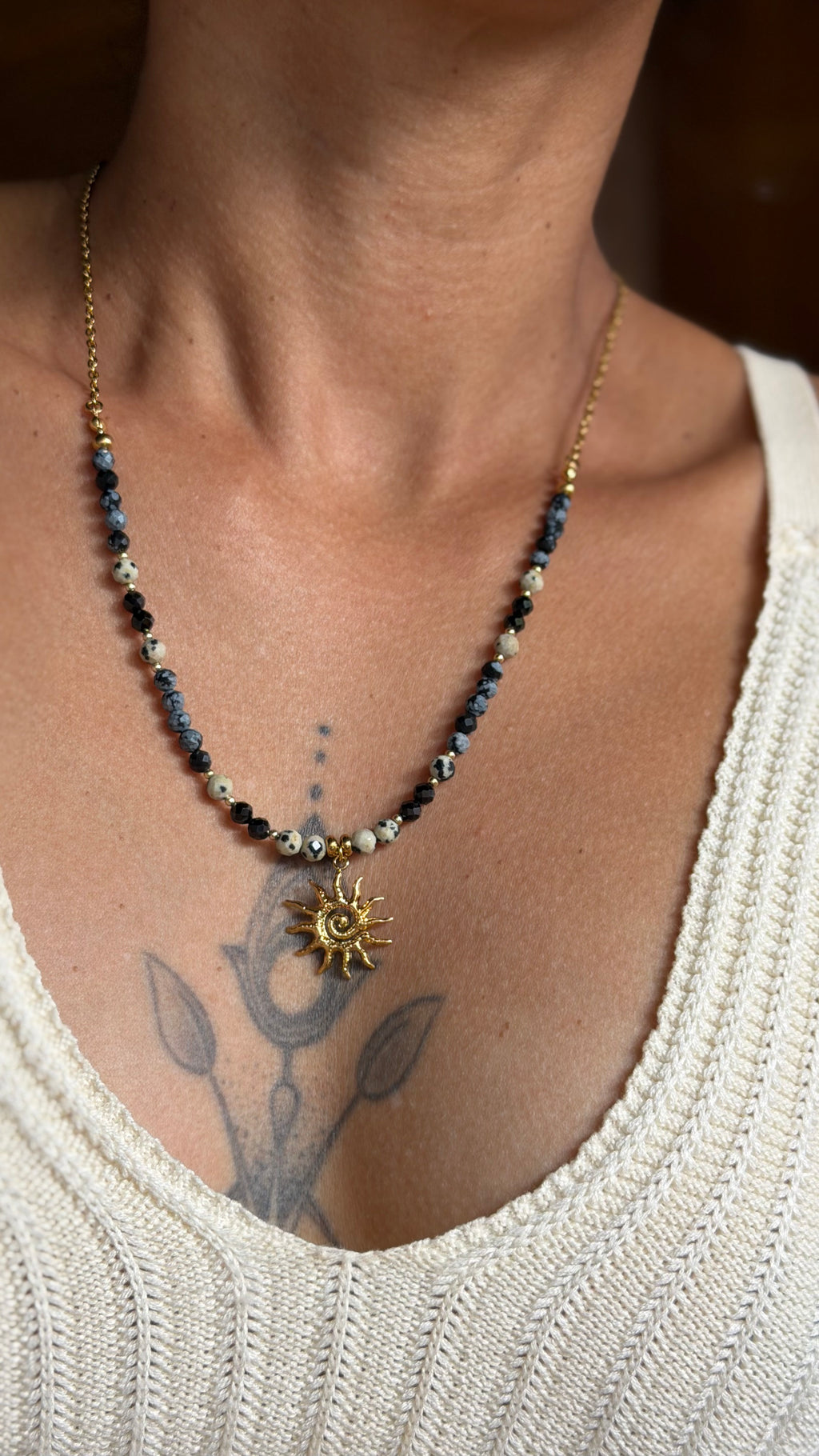 Collier Éclat Solaire – Obsidienne neige, jaspe dalmatien et spinelle noire