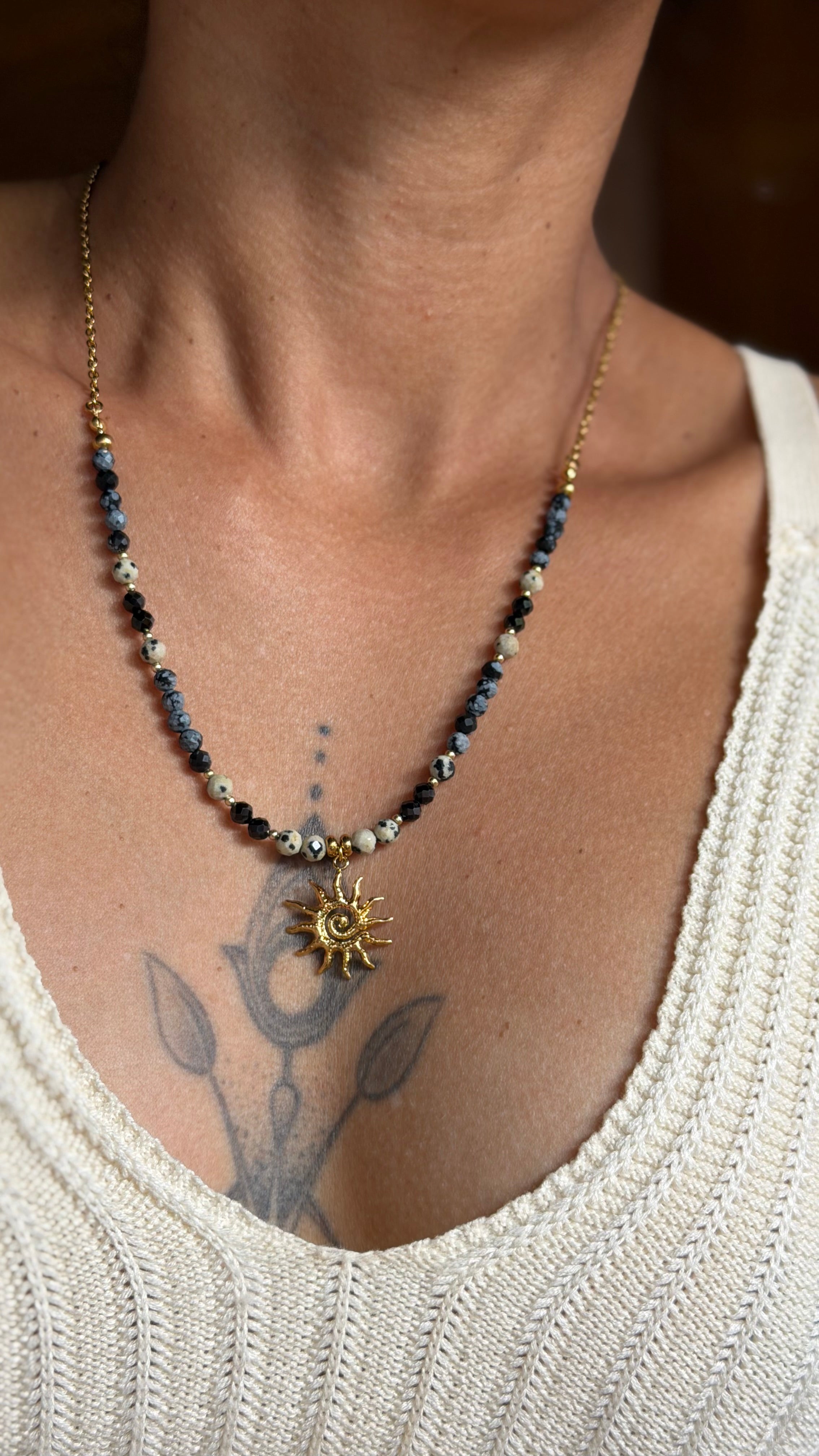 Collier Éclat Solaire – Obsidienne neige, jaspe dalmatien et spinelle noire
