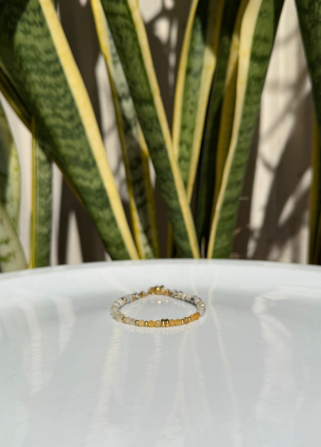 Bracelet en pierres naturelles jaspe dalmatien, citrine et aventurine jaune – Naïa