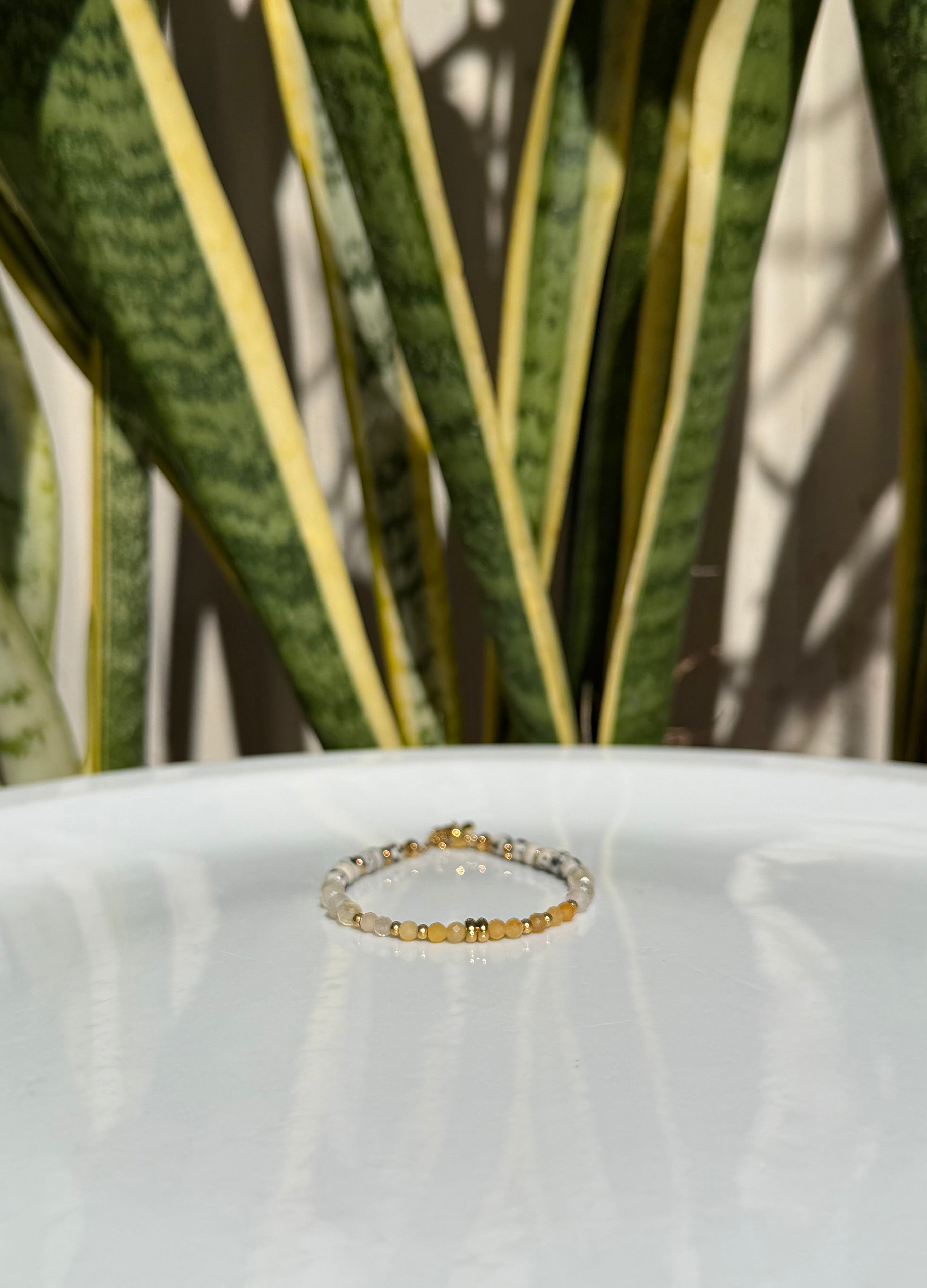 Bracelet en pierres naturelles jaspe dalmatien, citrine et aventurine jaune – Naïa