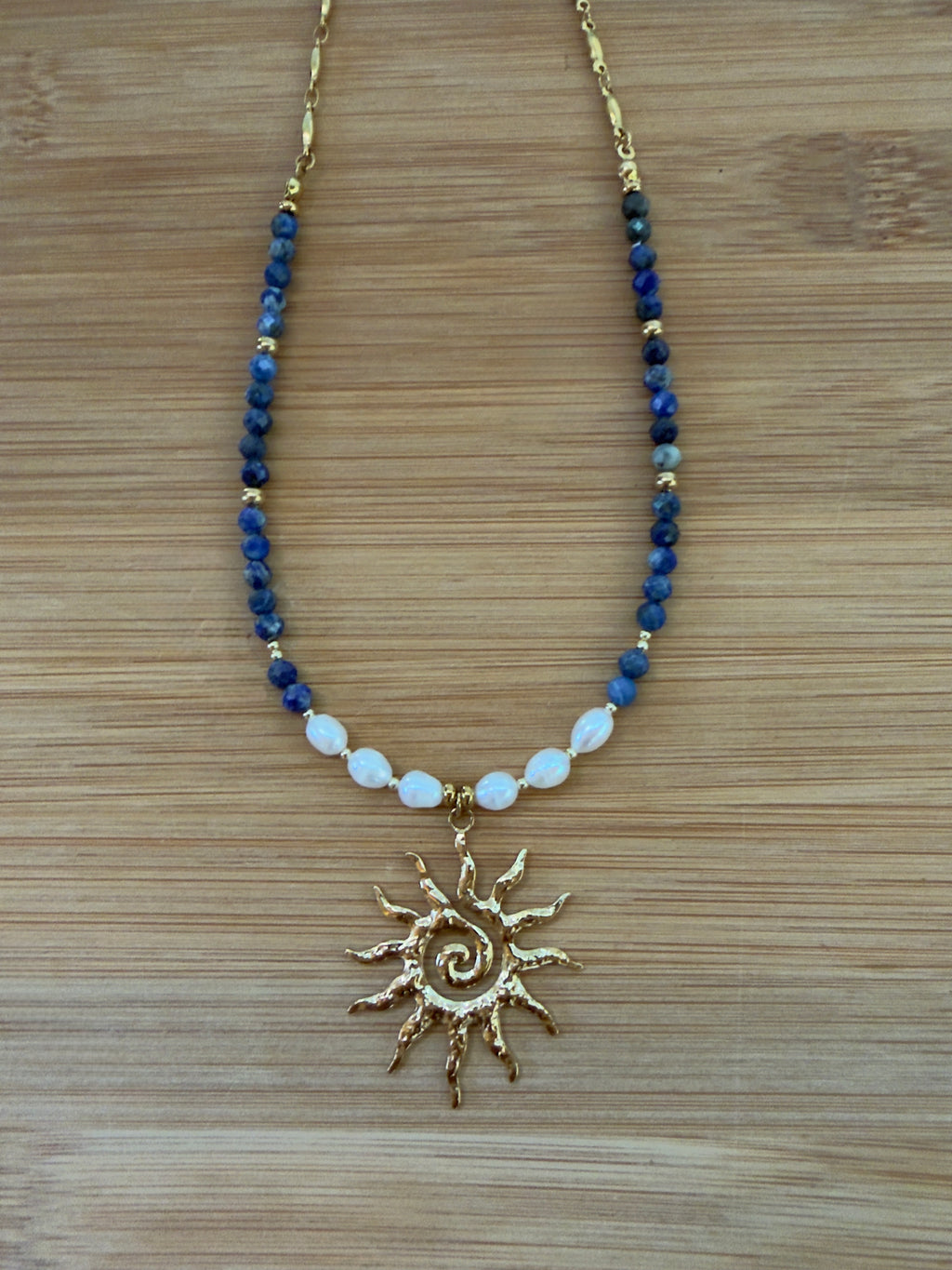 Collier Solea– Perles d’eau douce & Lapis-Lazuli- chaîne en acier inoxydable