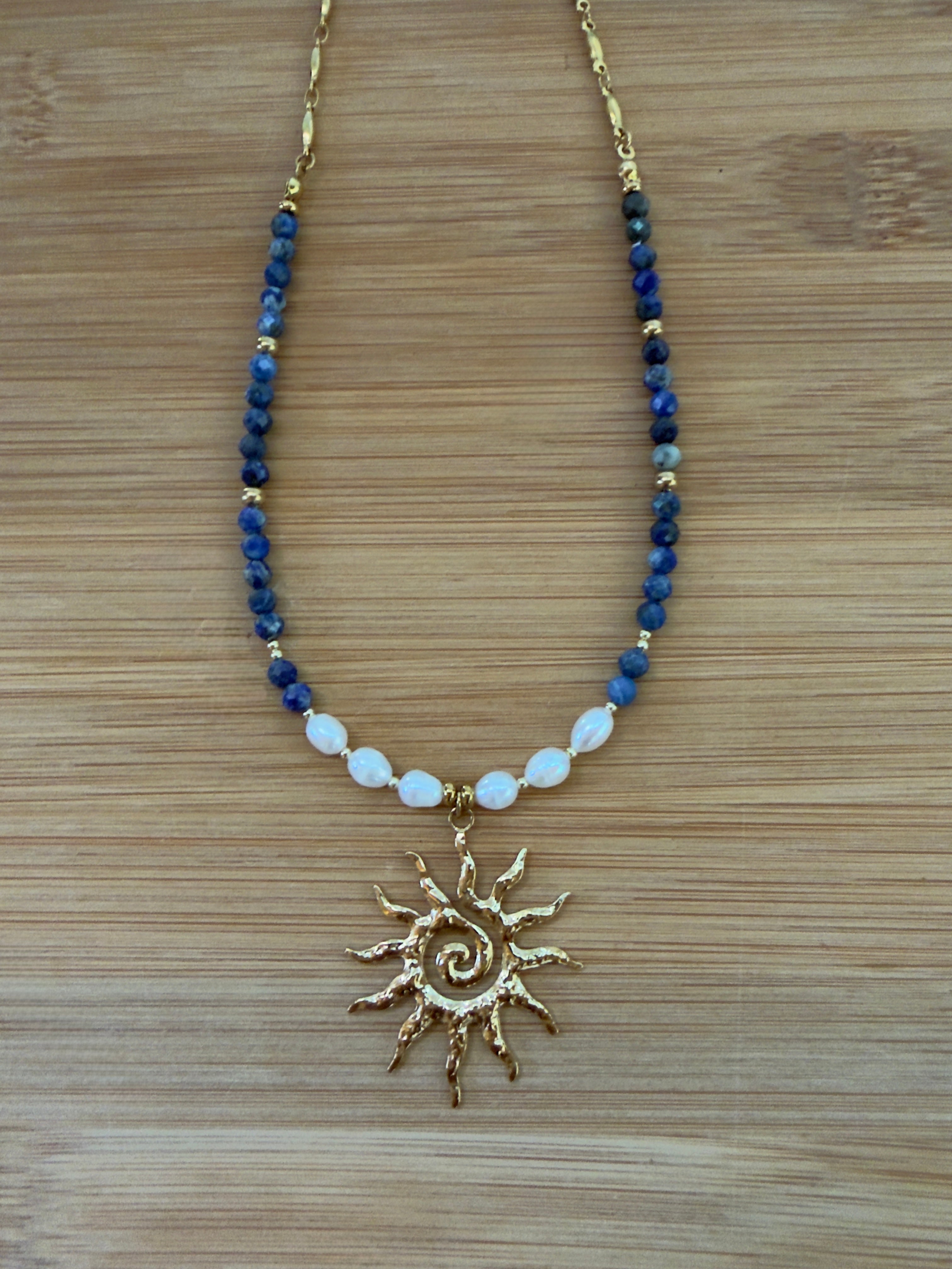 Collier Solea– Perles d’eau douce & Lapis-Lazuli- chaîne en acier inoxydable