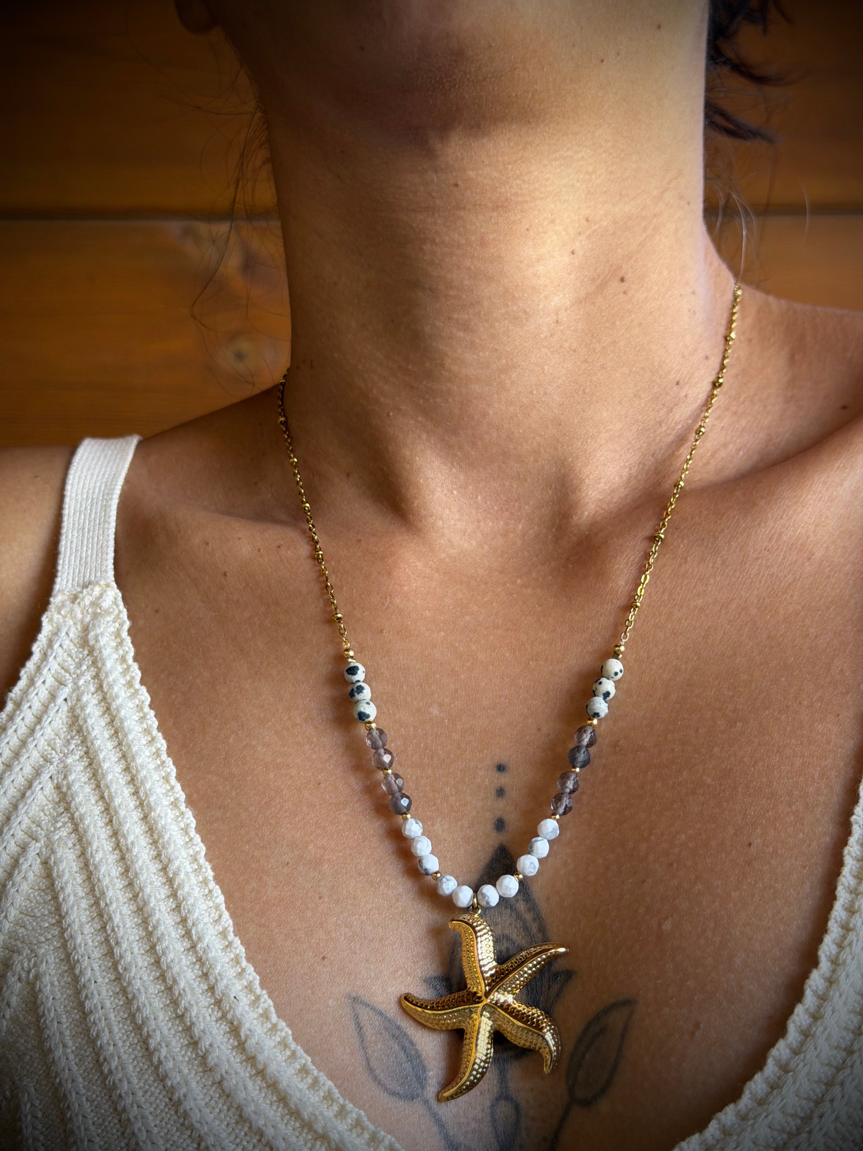 ✨ Collier Stella Marina – Jaspe Dalmatien, Howlite & Quartz Fumé