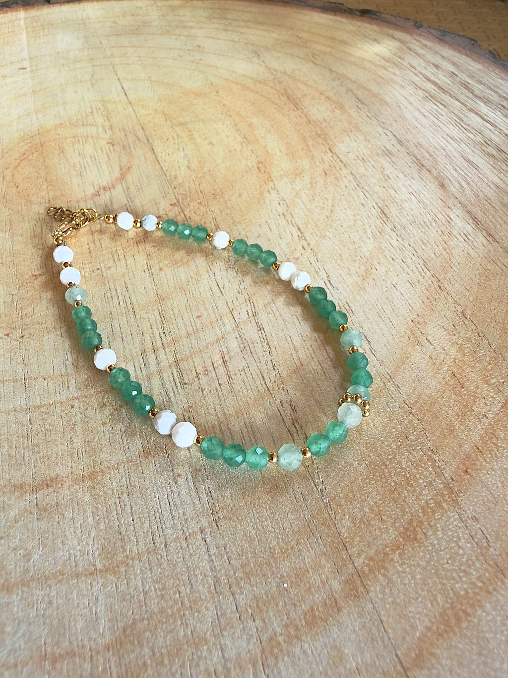 Bracelet en pierres naturelles aventurine, aventurine verte et howlite – Liora