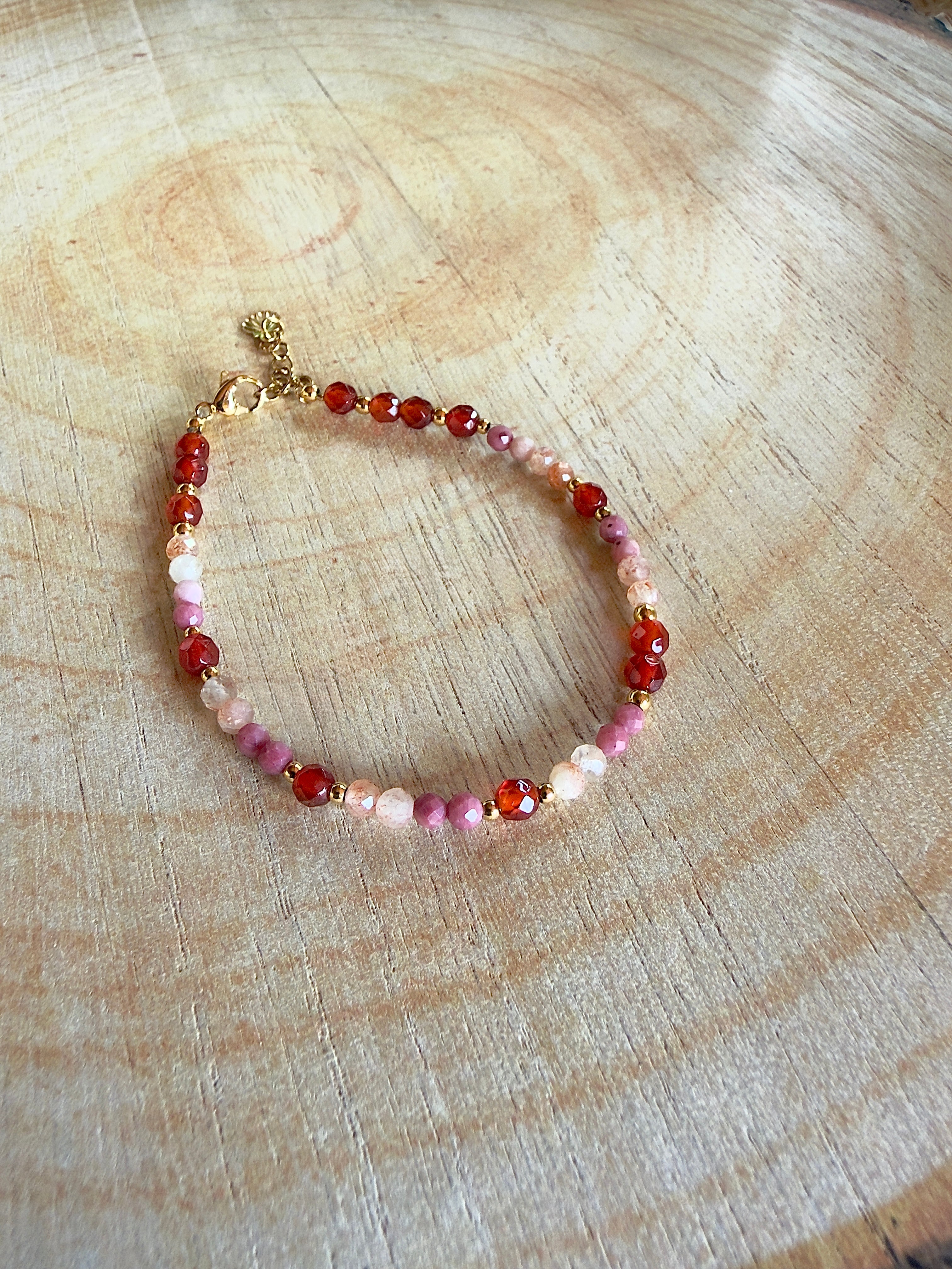 Bracelet en pierres naturelles cornaline, rhodonite et pierre du soleil – Eloria