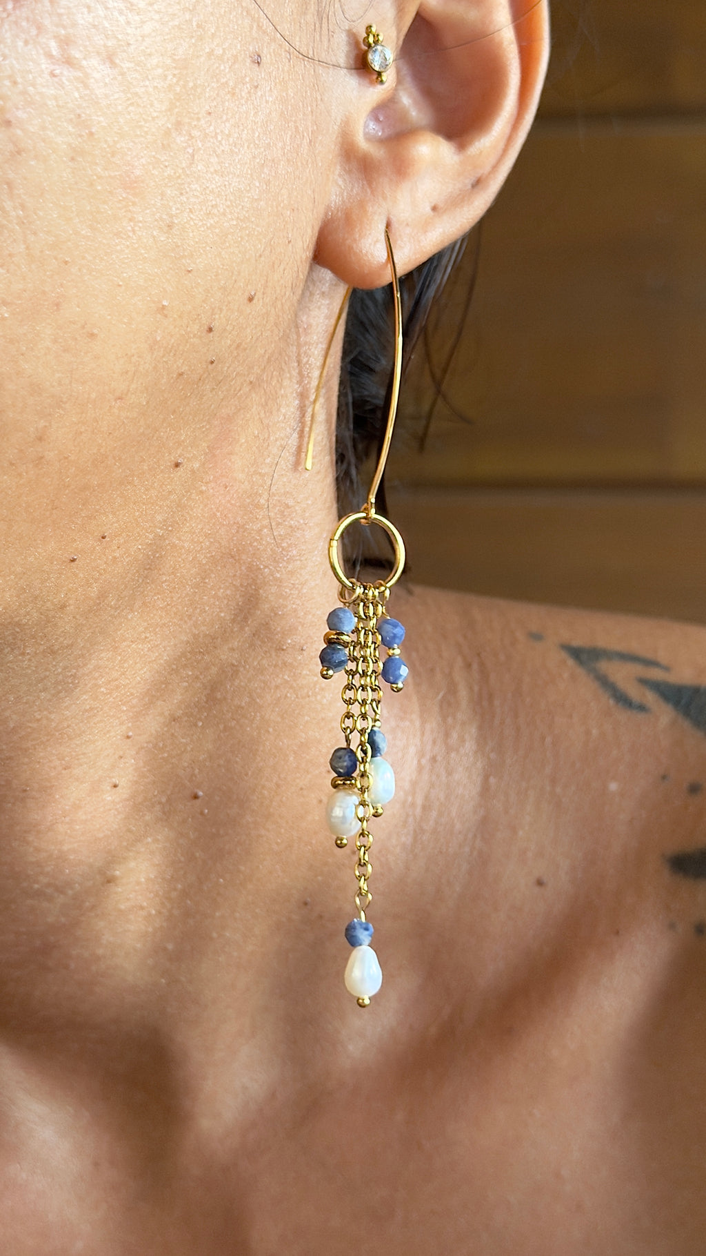 Boucles d’oreilles Nyla – Sodalite et perles d’eau douce