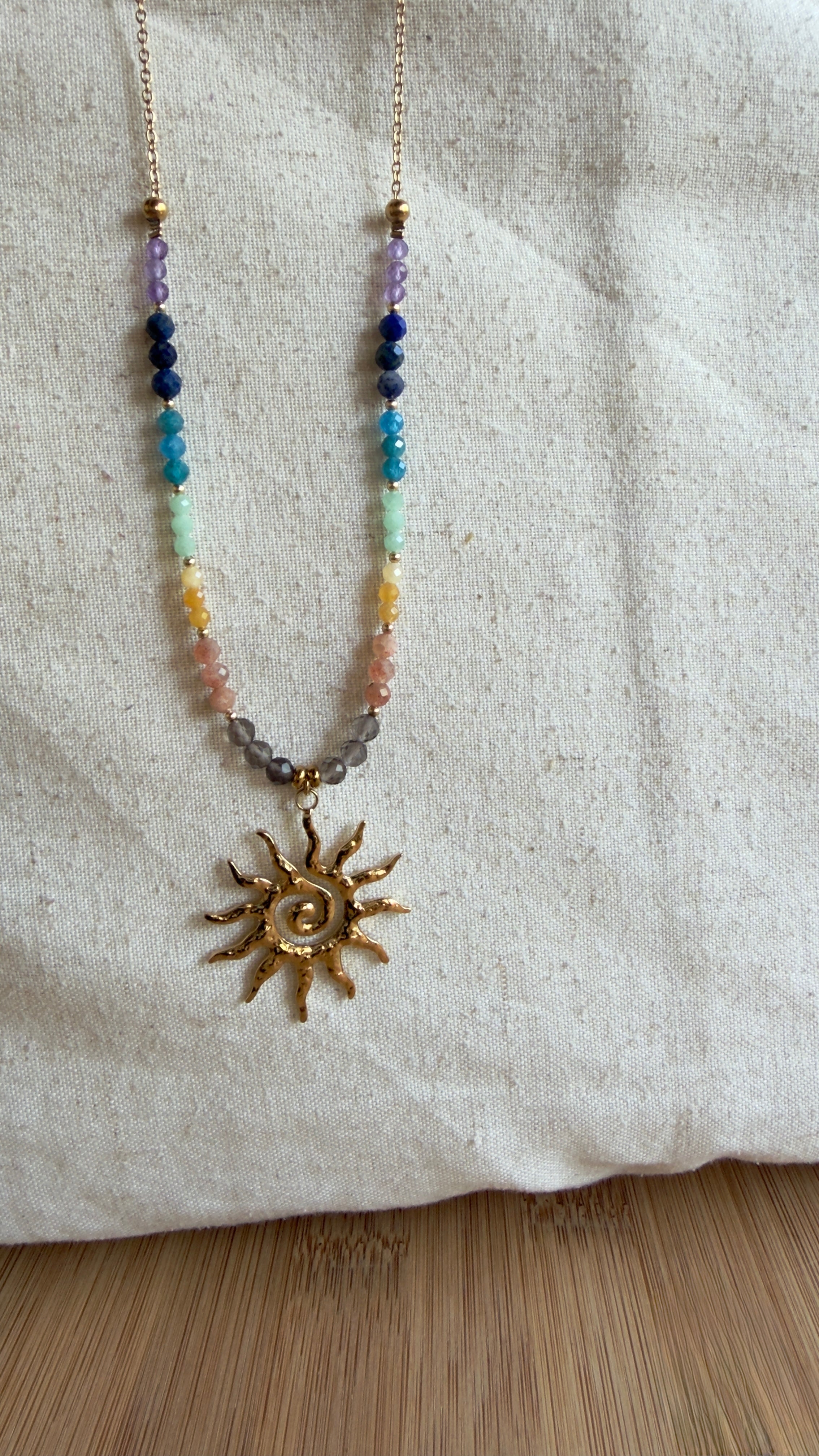 Collier Solaire – Équilibre des 7 Chakras