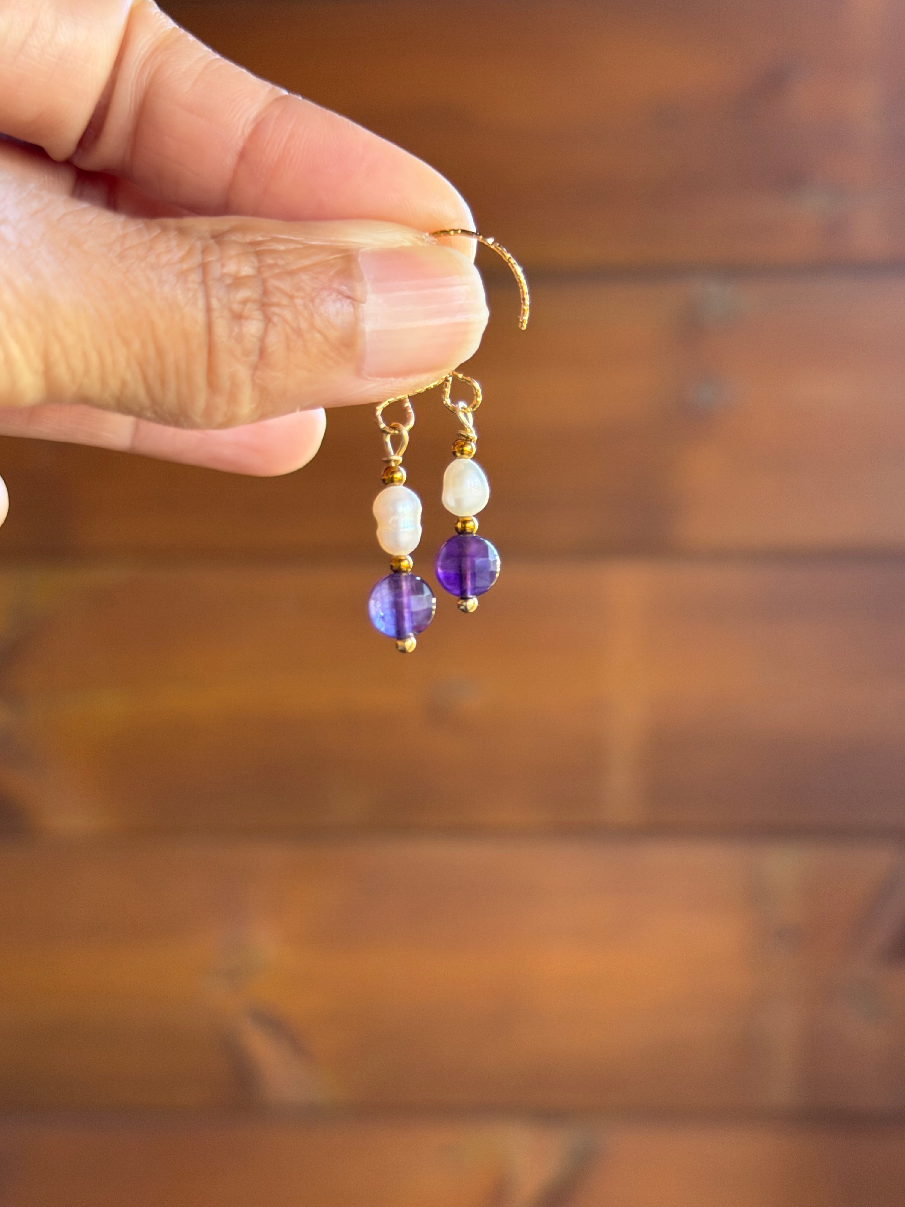 Boucles d’oreilles Améthyste, Hématite Dorée & Perle d’Eau Douce