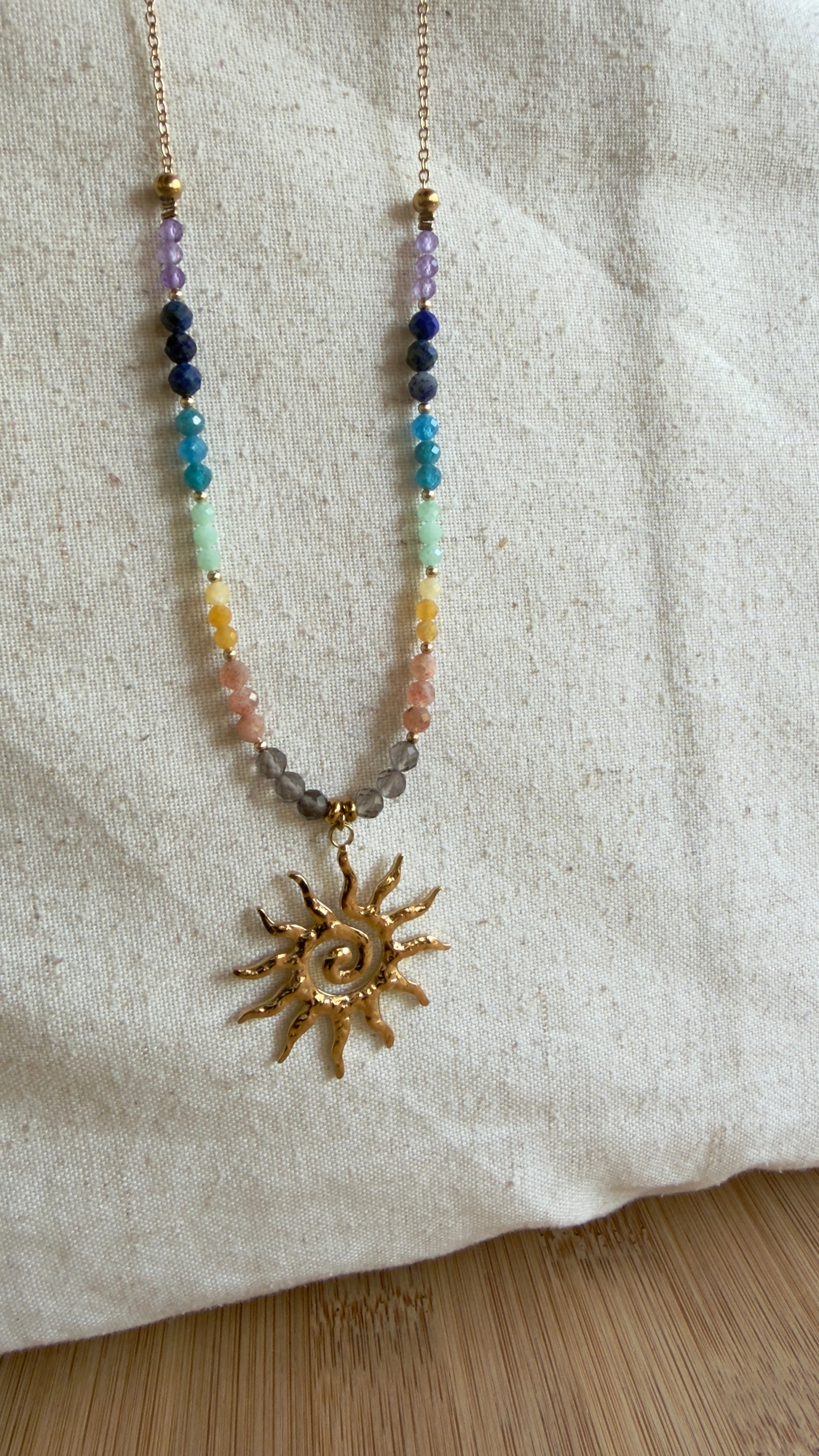 Collier Solaire – Équilibre des 7 Chakras